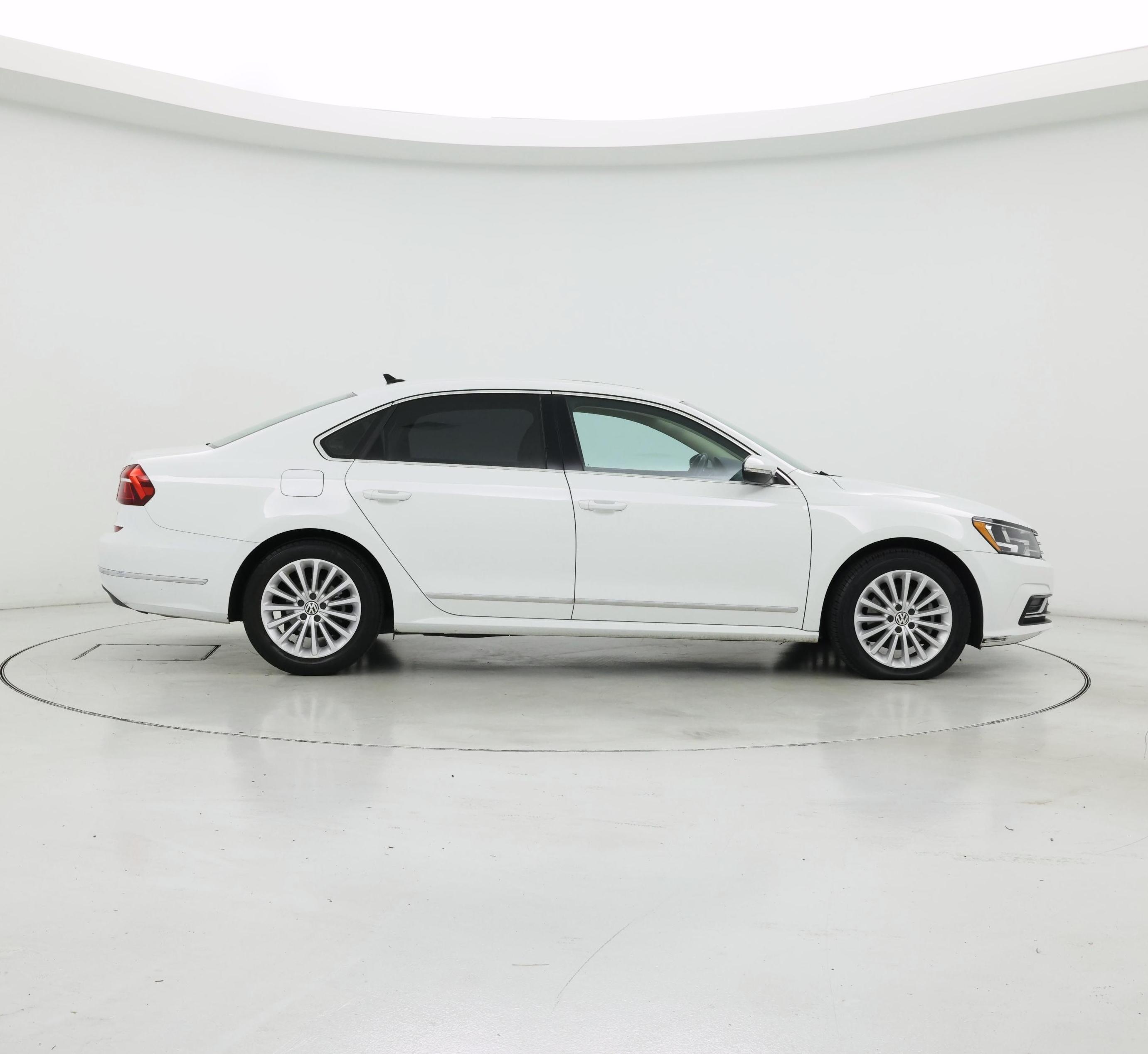 Thumbnail: 2017 Volkswagen Passat - 7