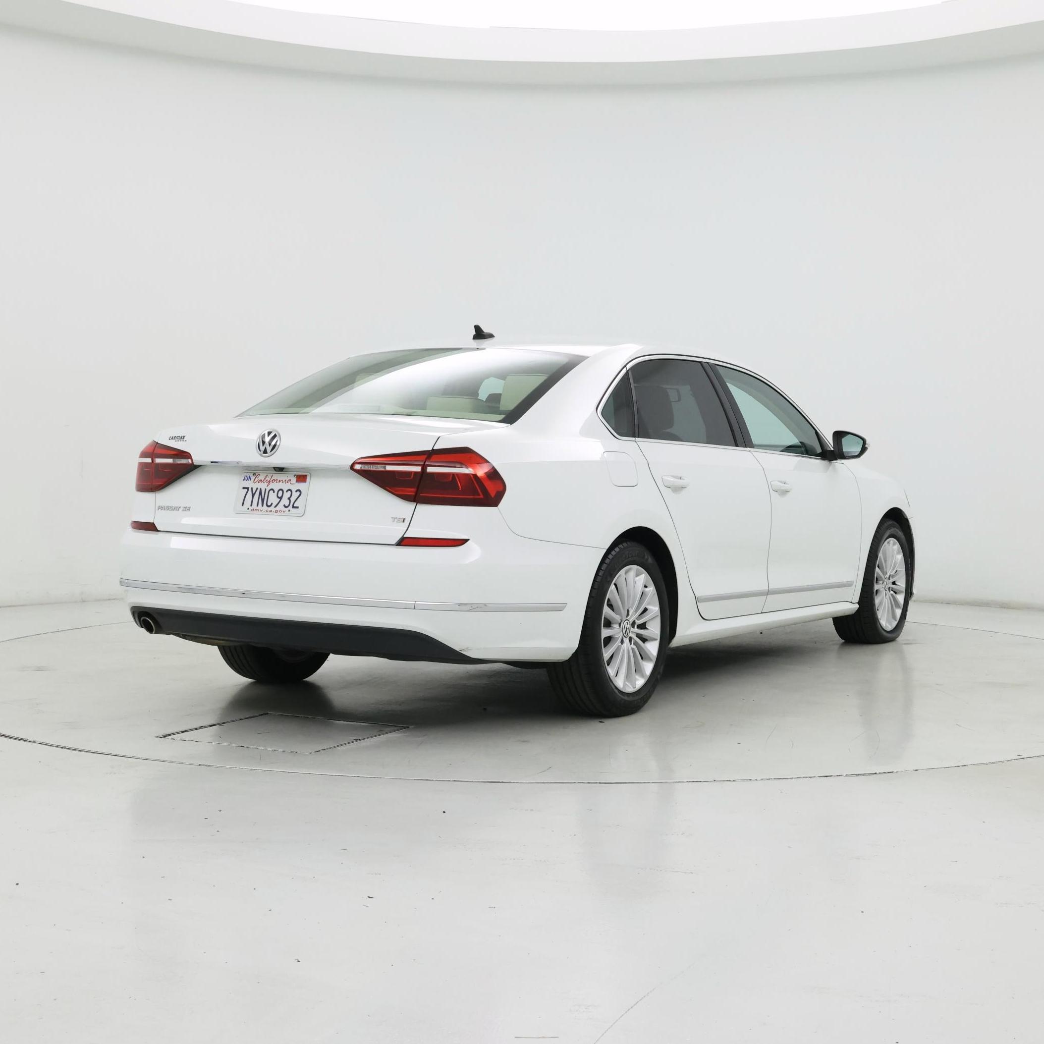 Thumbnail: 2017 Volkswagen Passat - 8