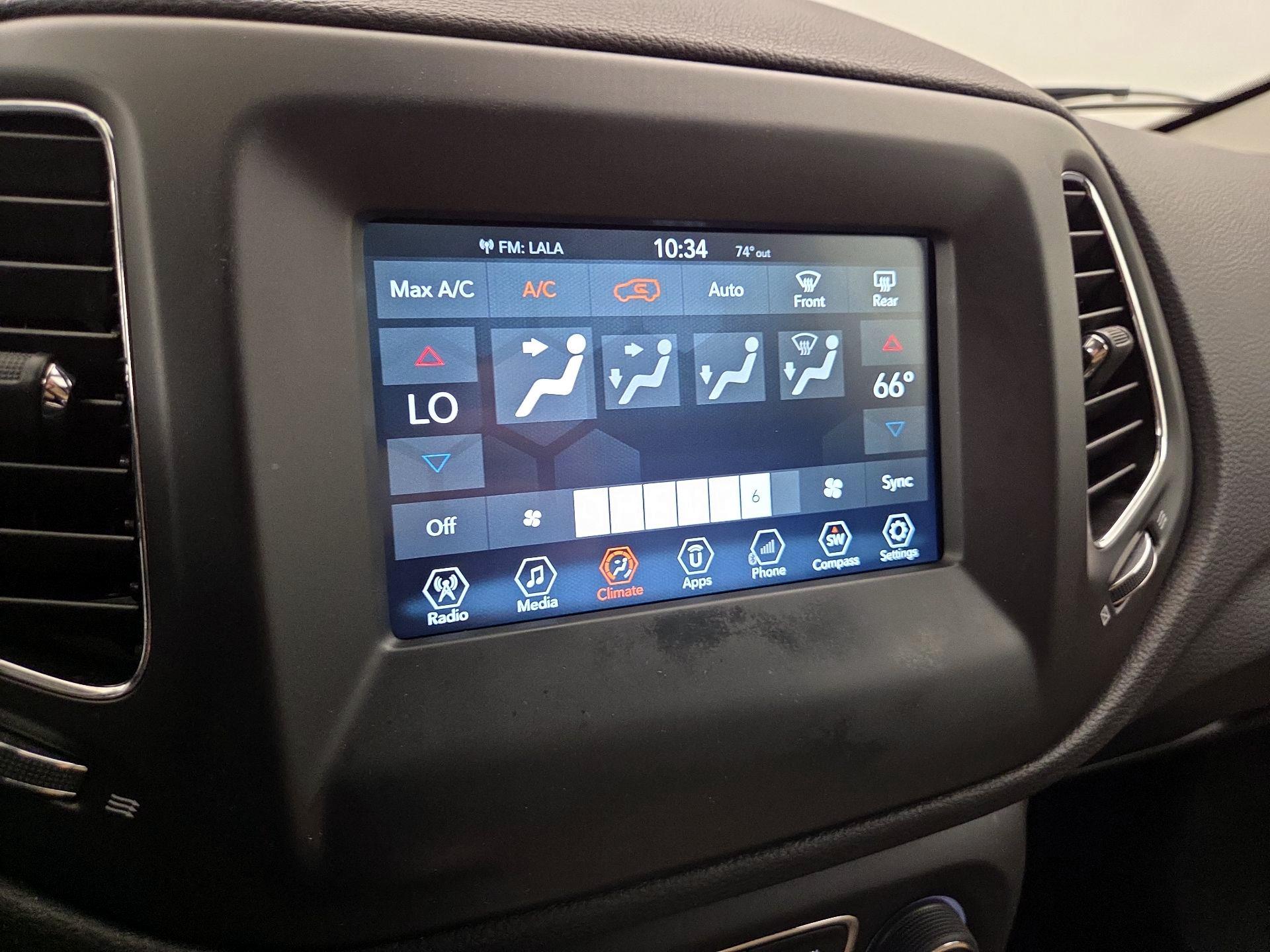 Thumbnail: 2018 Jeep Compass - 16