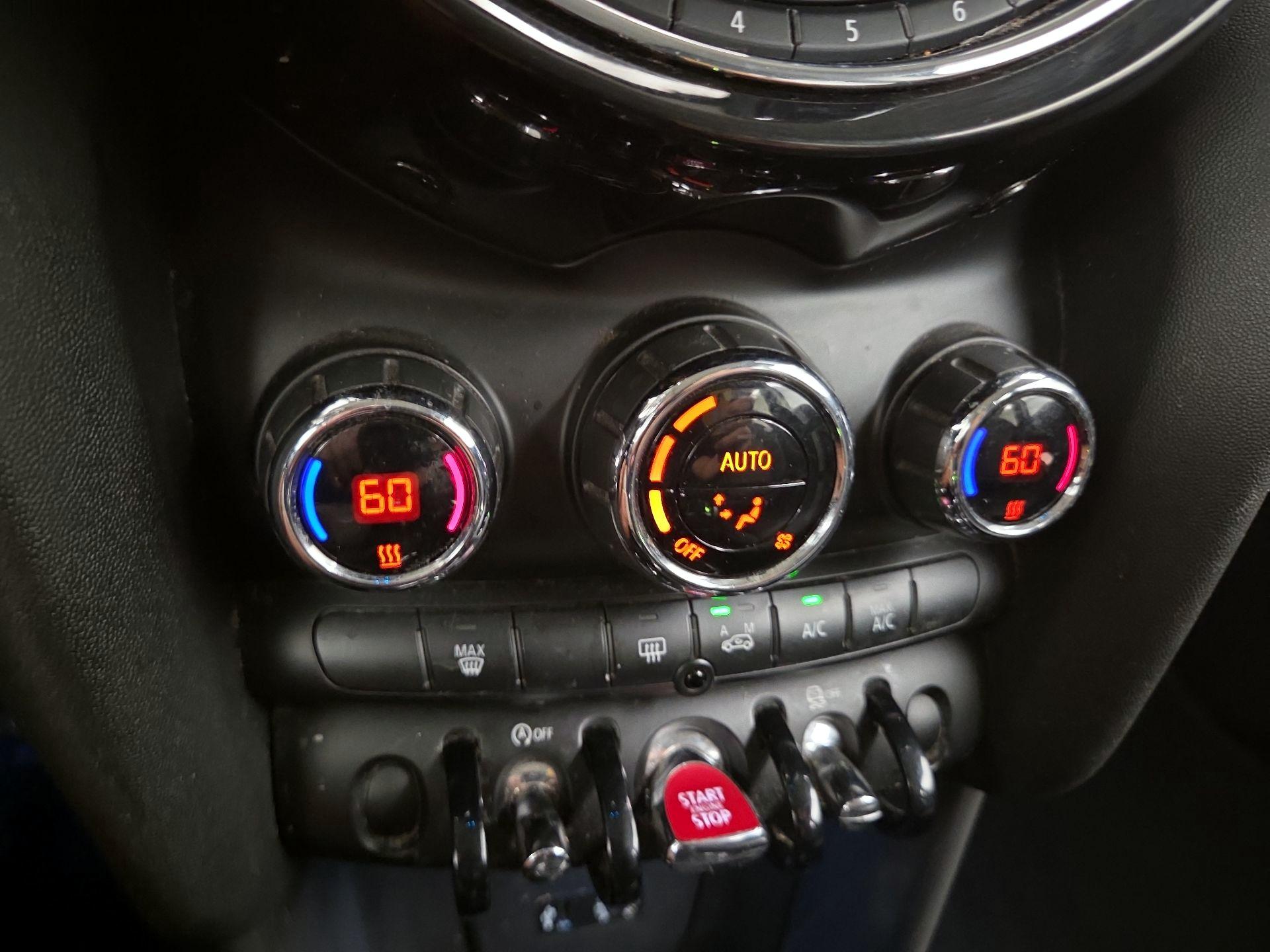 Thumbnail: 2015 MINI Cooper Hardtop - 15