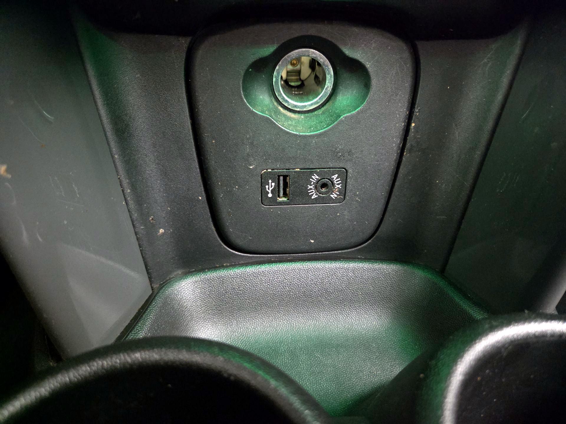 Thumbnail: 2015 MINI Cooper Hardtop - 17