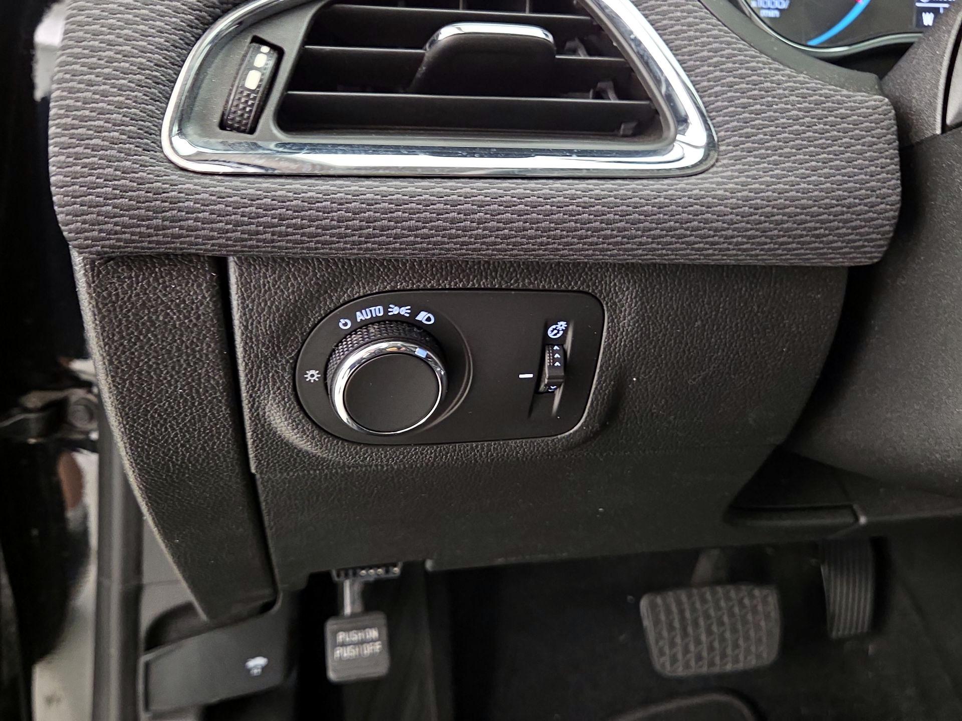 Thumbnail: 2016 Chevrolet Cruze - 13