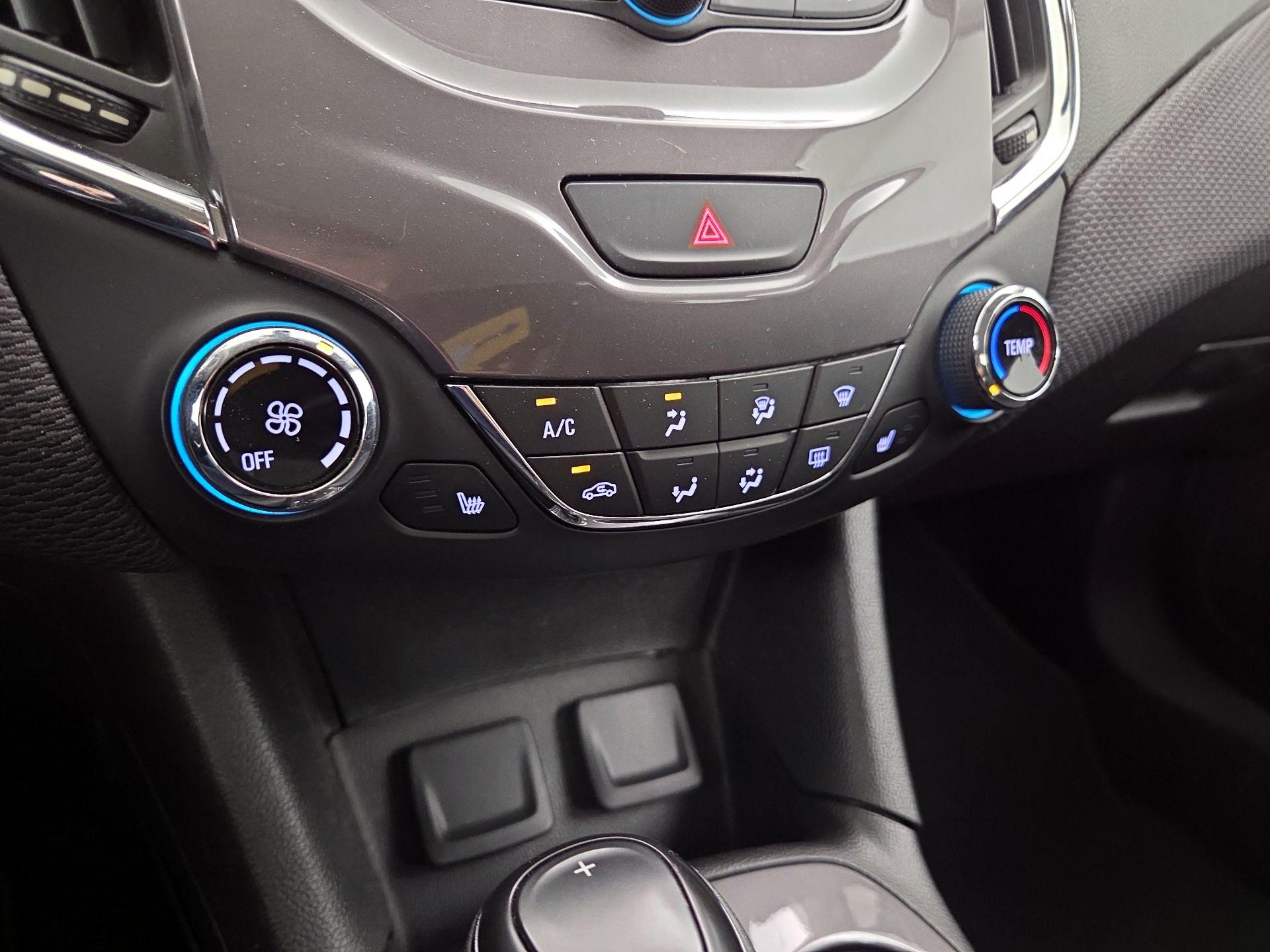 Thumbnail: 2016 Chevrolet Cruze - 16