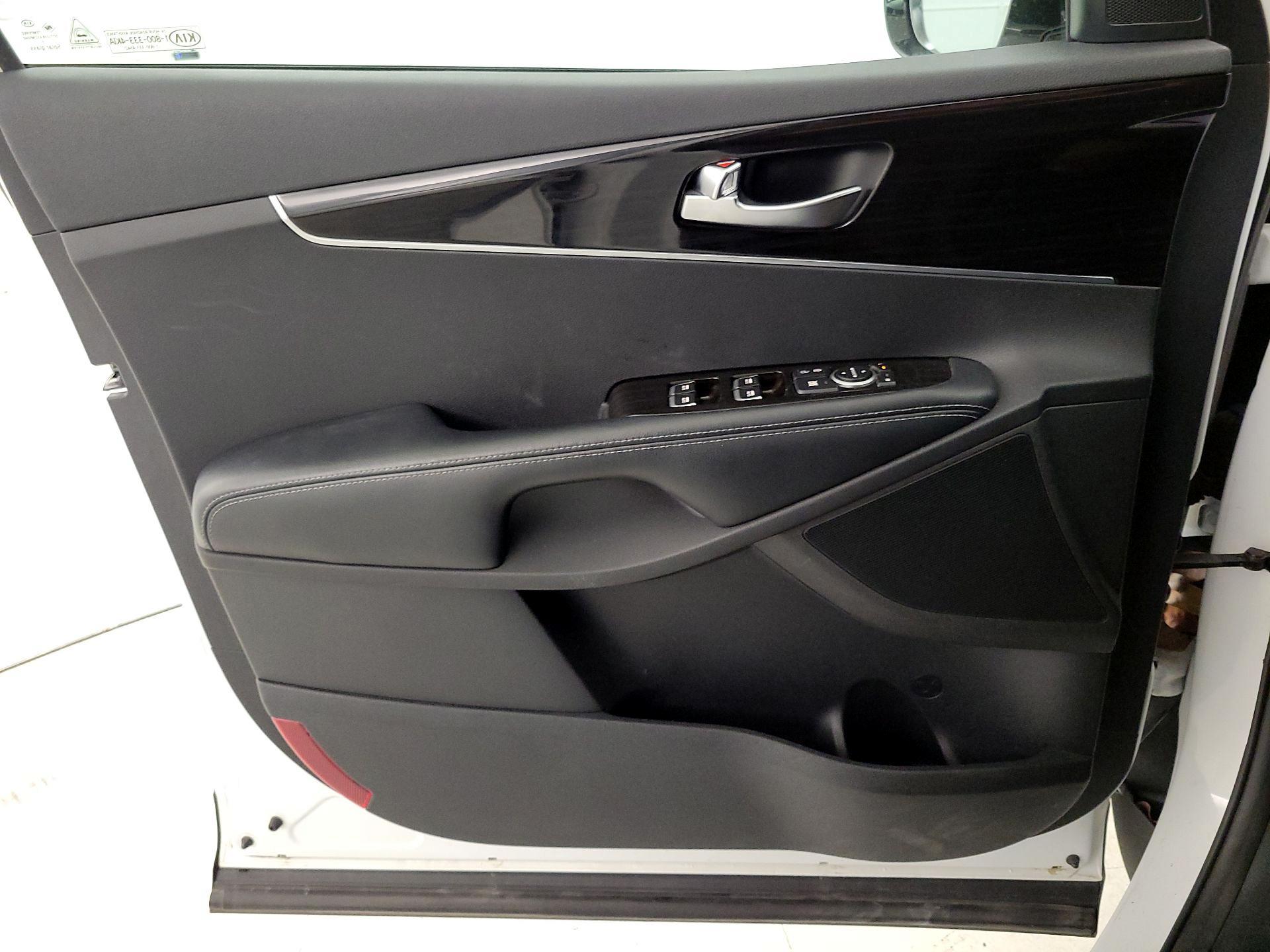 Thumbnail: 2020 Kia Sorento - 12