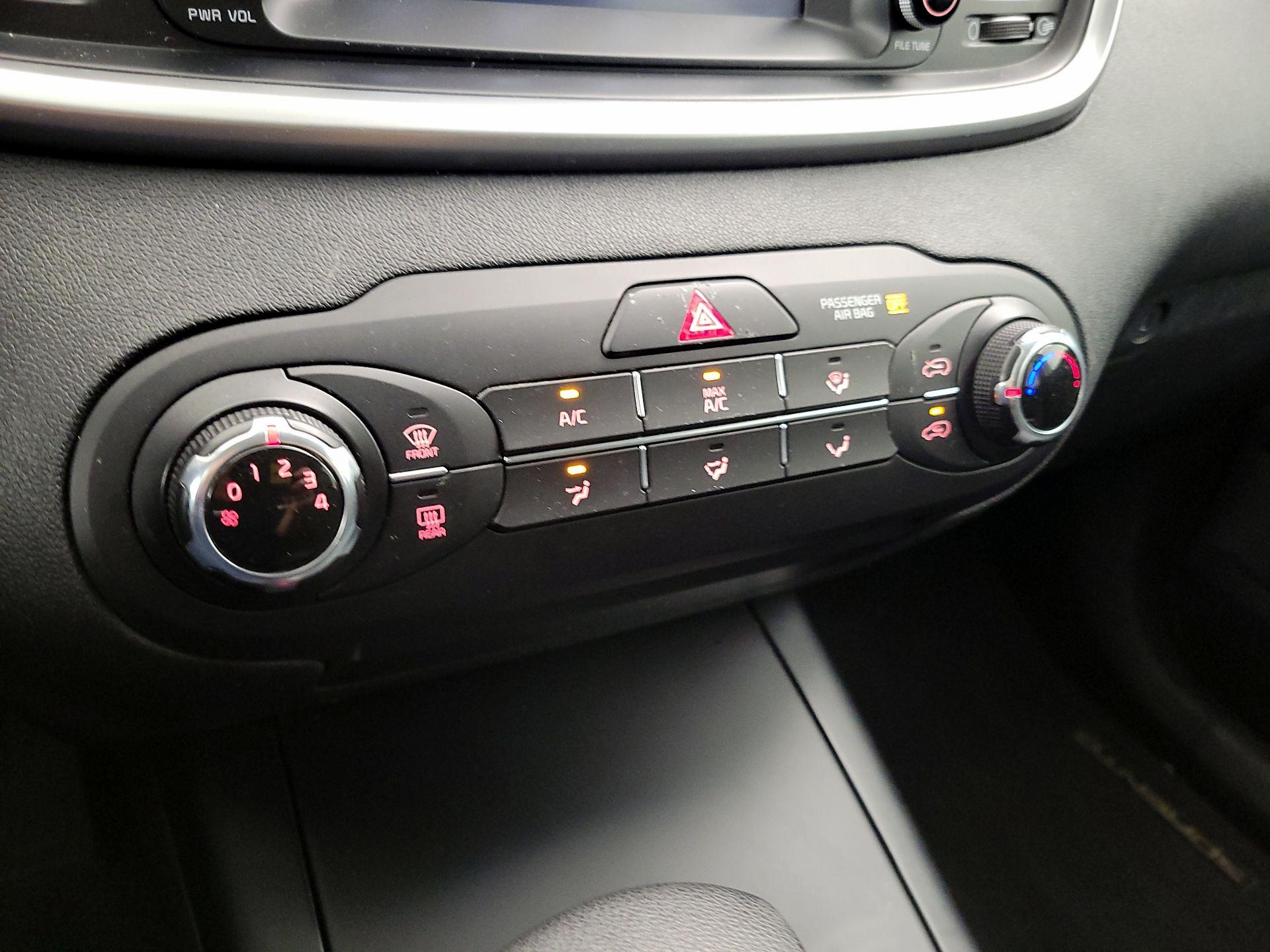 Thumbnail: 2020 Kia Sorento - 16