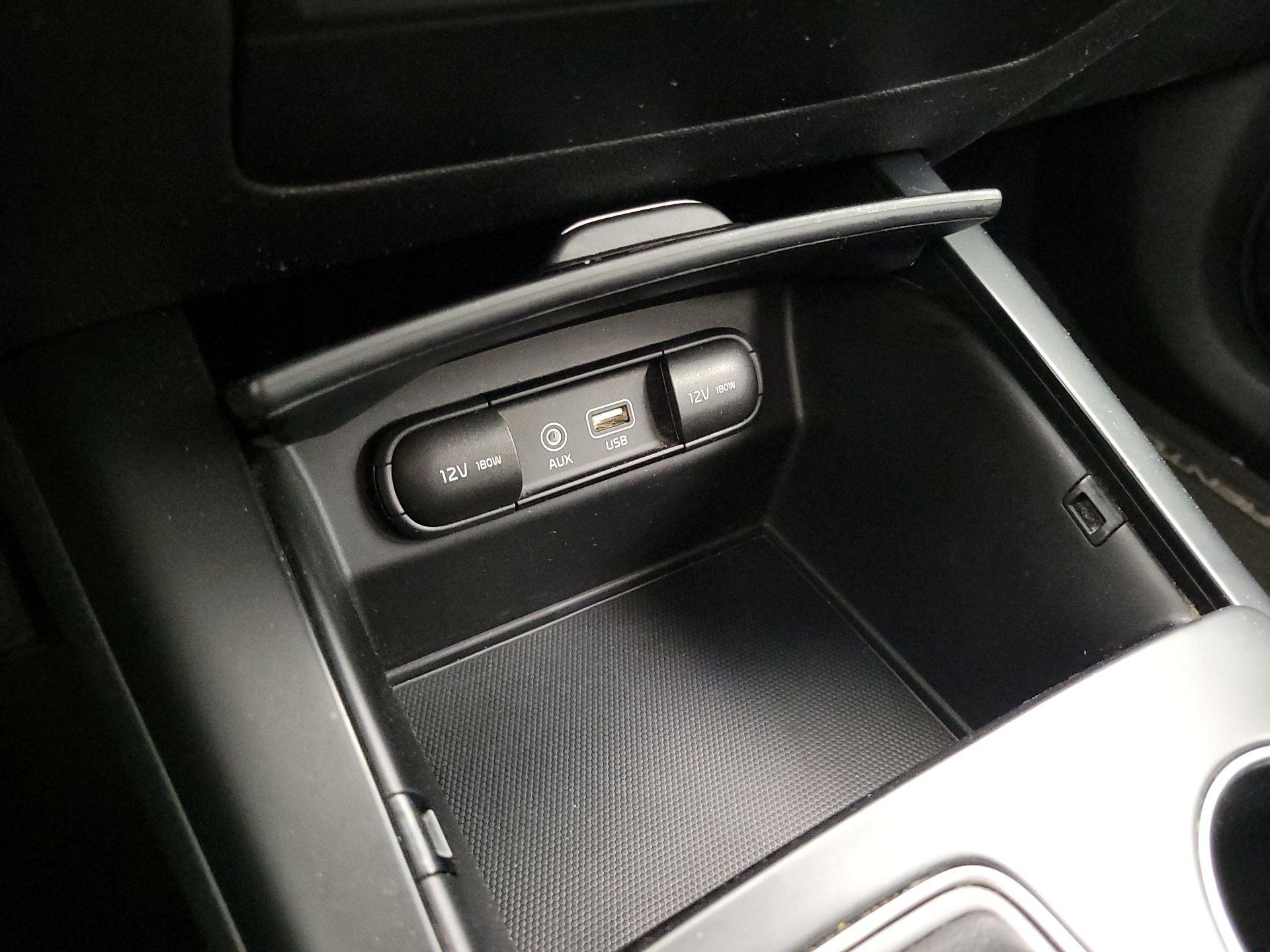 Thumbnail: 2020 Kia Sorento - 18