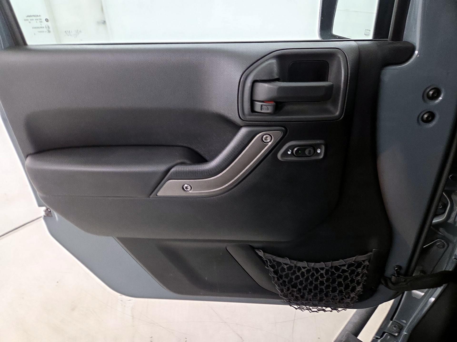 Thumbnail: 2014 Jeep Wrangler - 12