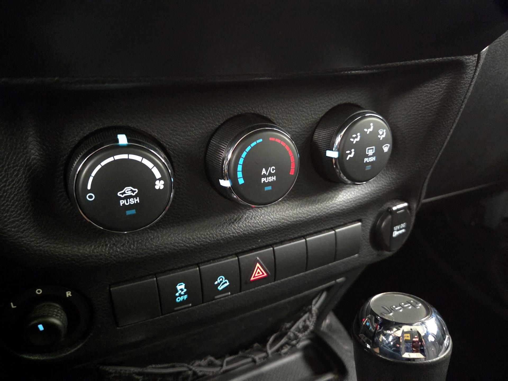 Thumbnail: 2014 Jeep Wrangler - 14