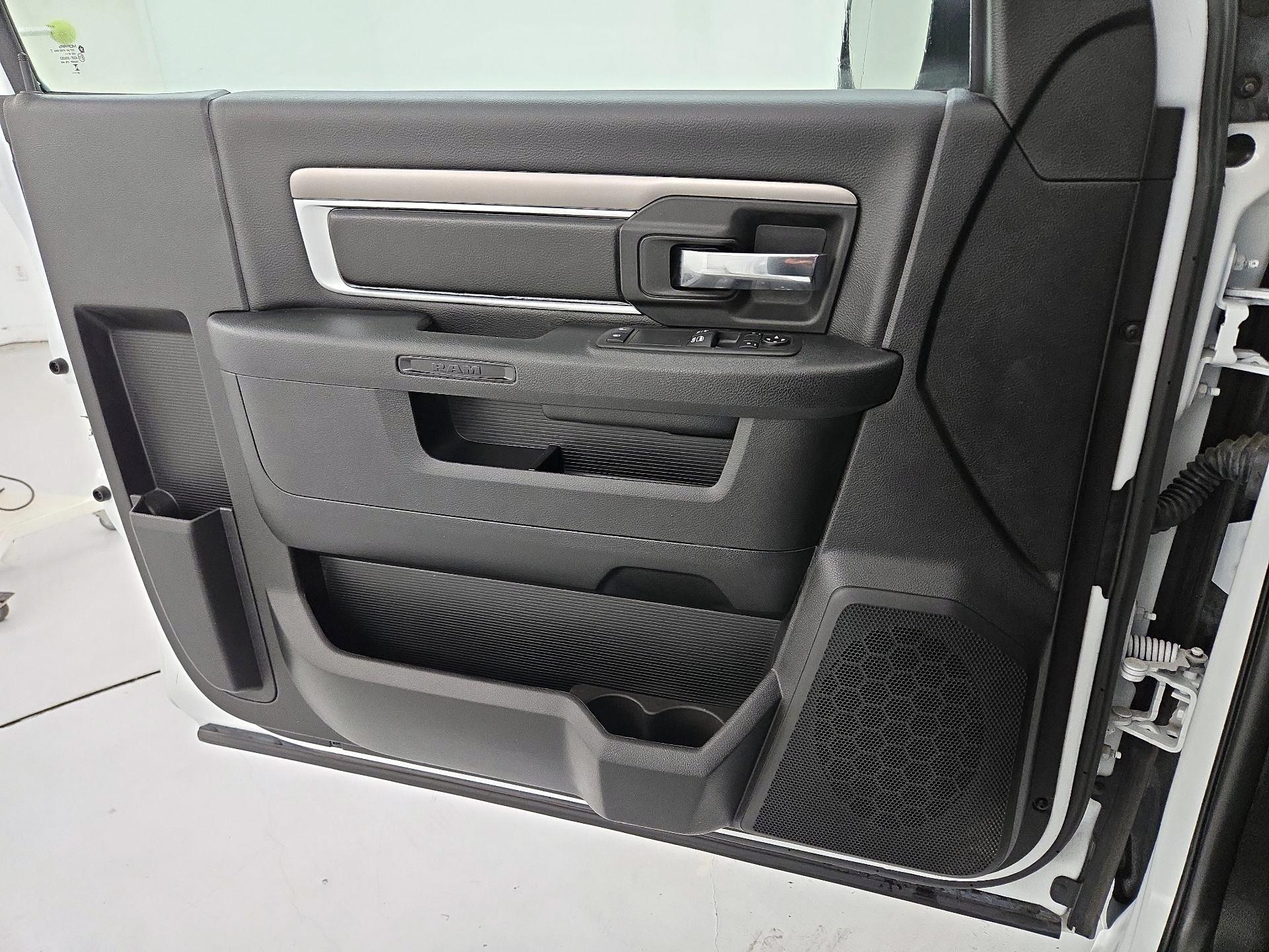 Thumbnail: 2023 RAM 1500 Classic - 12