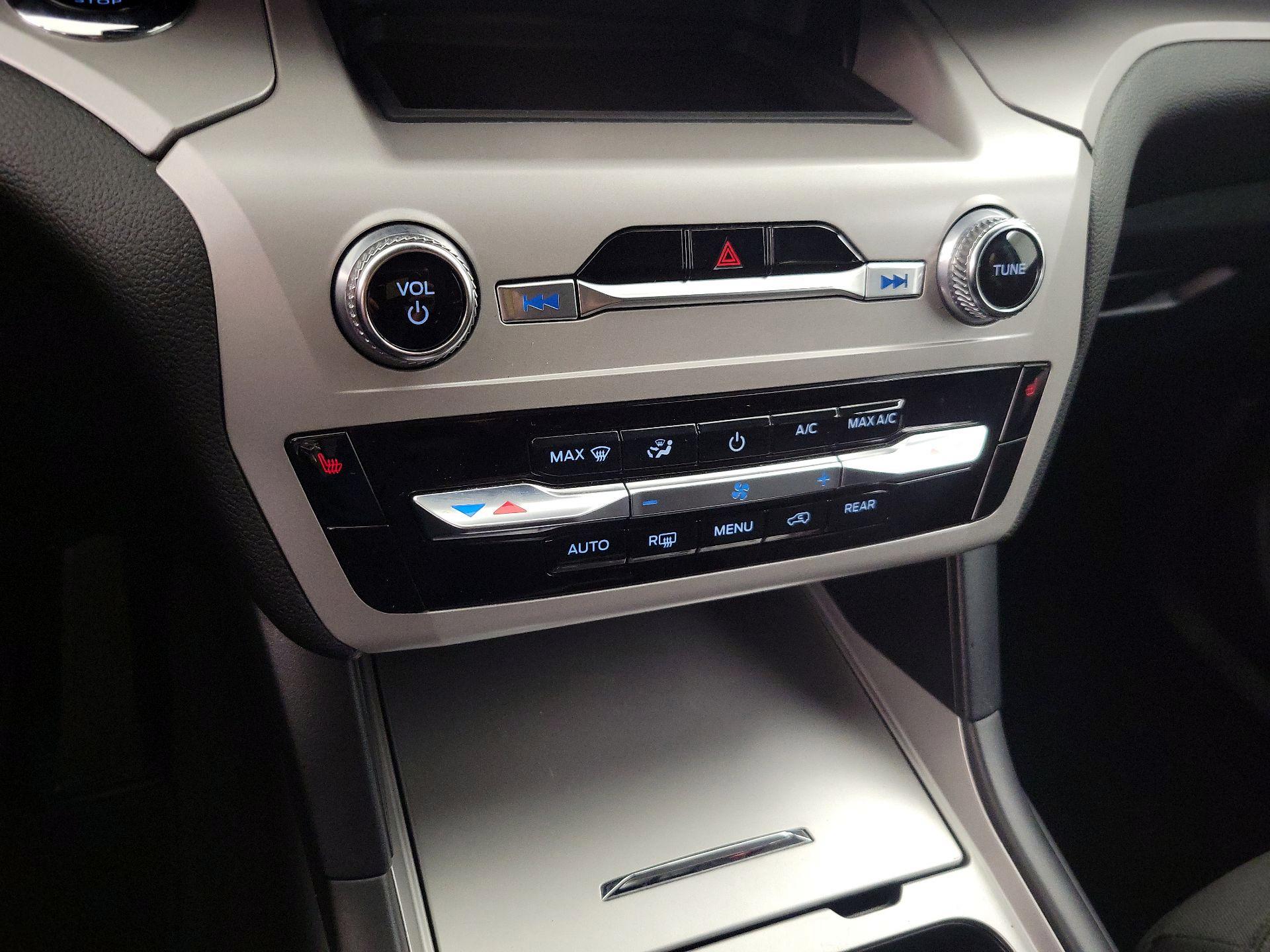 Thumbnail: 2023 Ford Explorer - 16