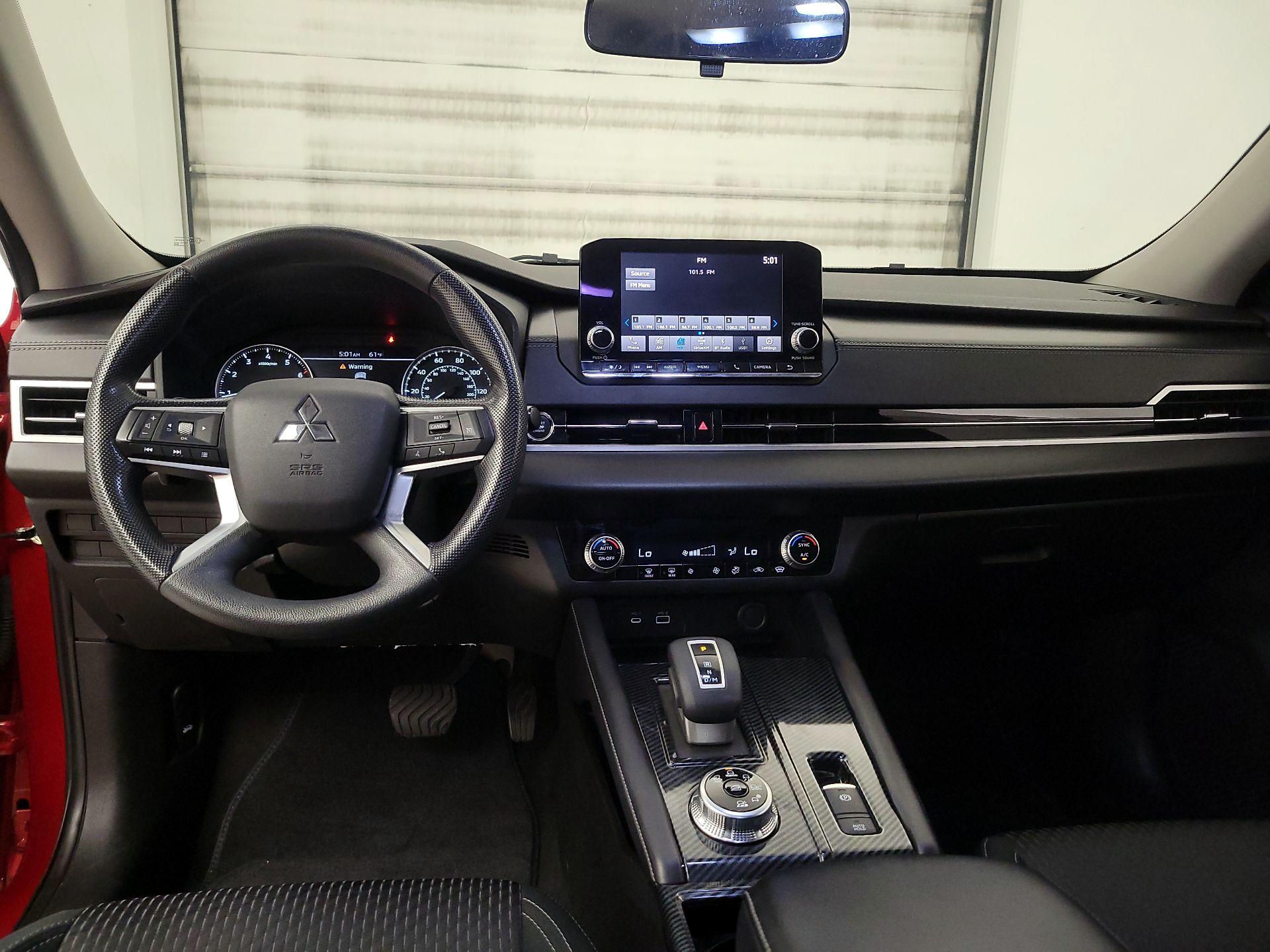 Thumbnail: 2022 Mitsubishi Outlander - 9