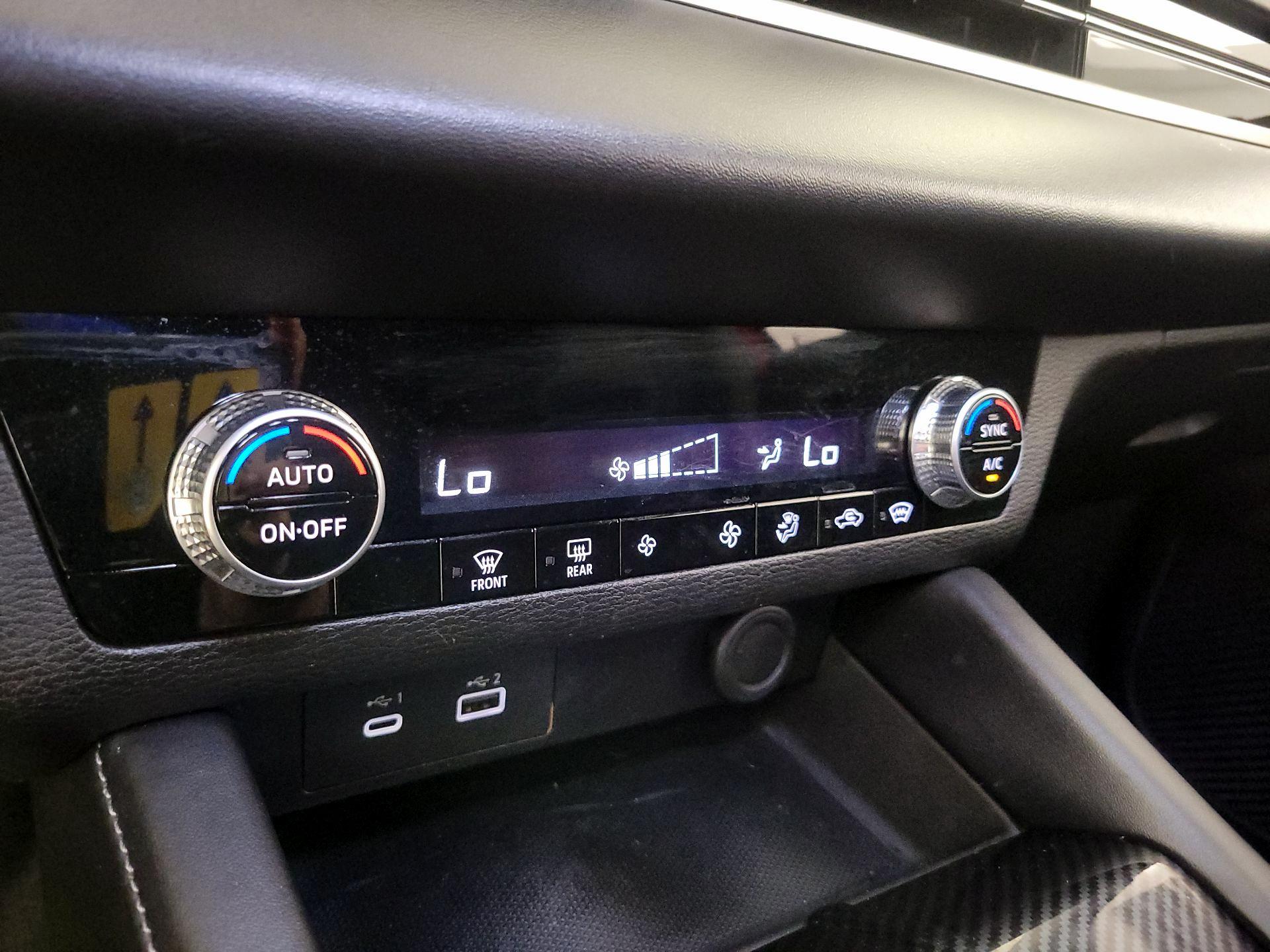 Thumbnail: 2022 Mitsubishi Outlander - 16