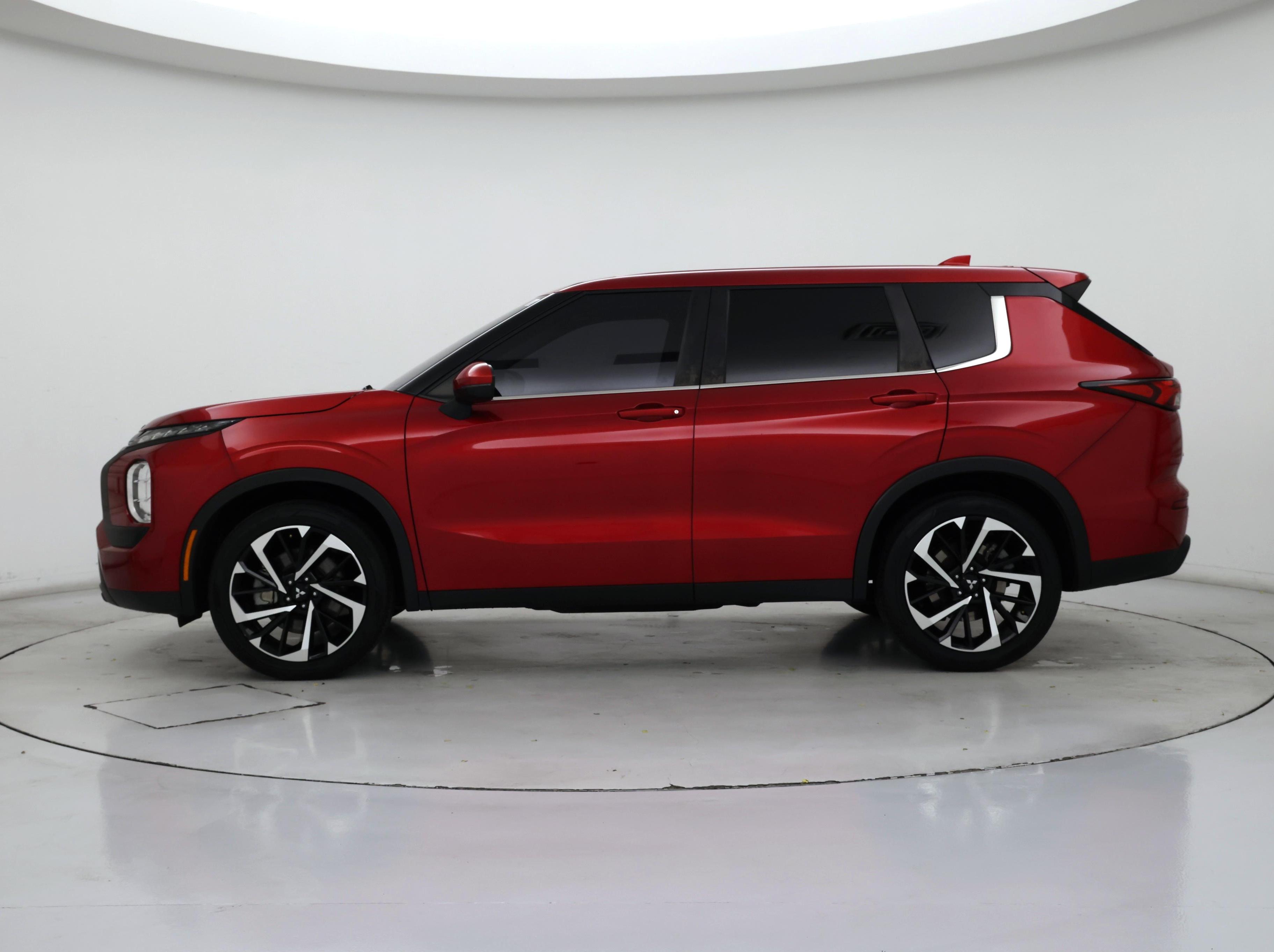 Thumbnail: 2022 Mitsubishi Outlander - 3