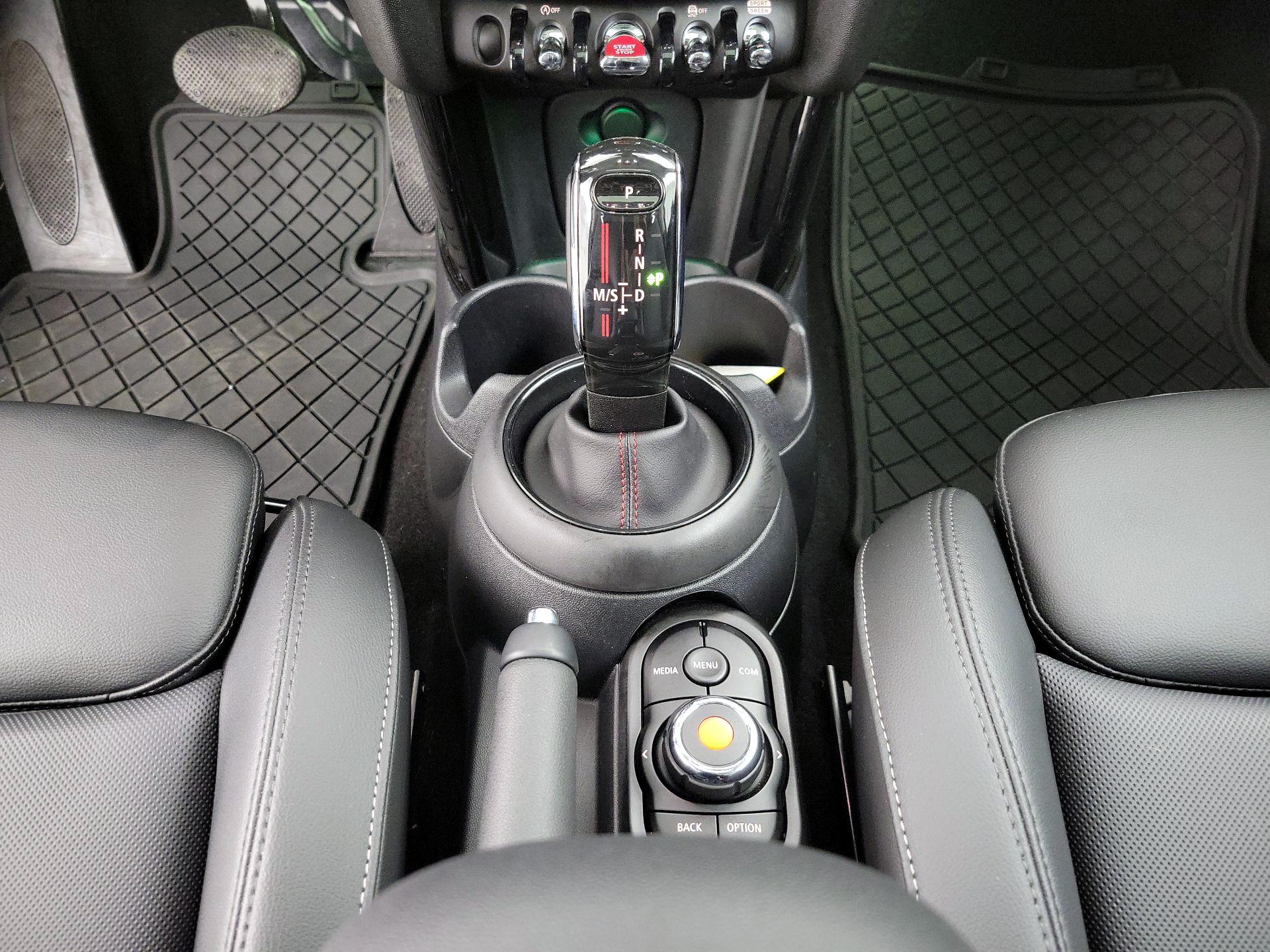 Thumbnail: 2020 MINI Cooper Hardtop - 17