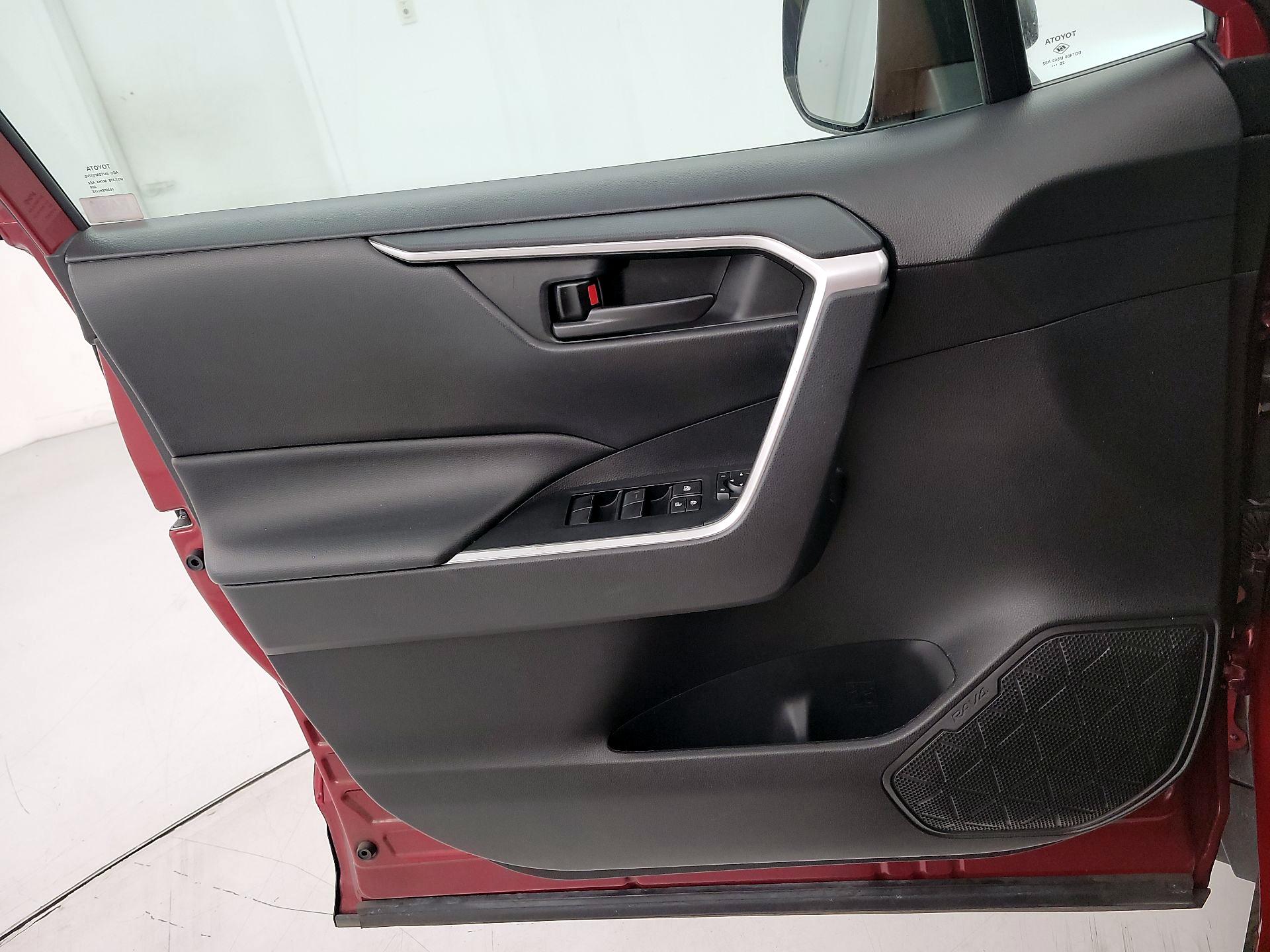 Thumbnail: 2021 Toyota RAV4 - 12