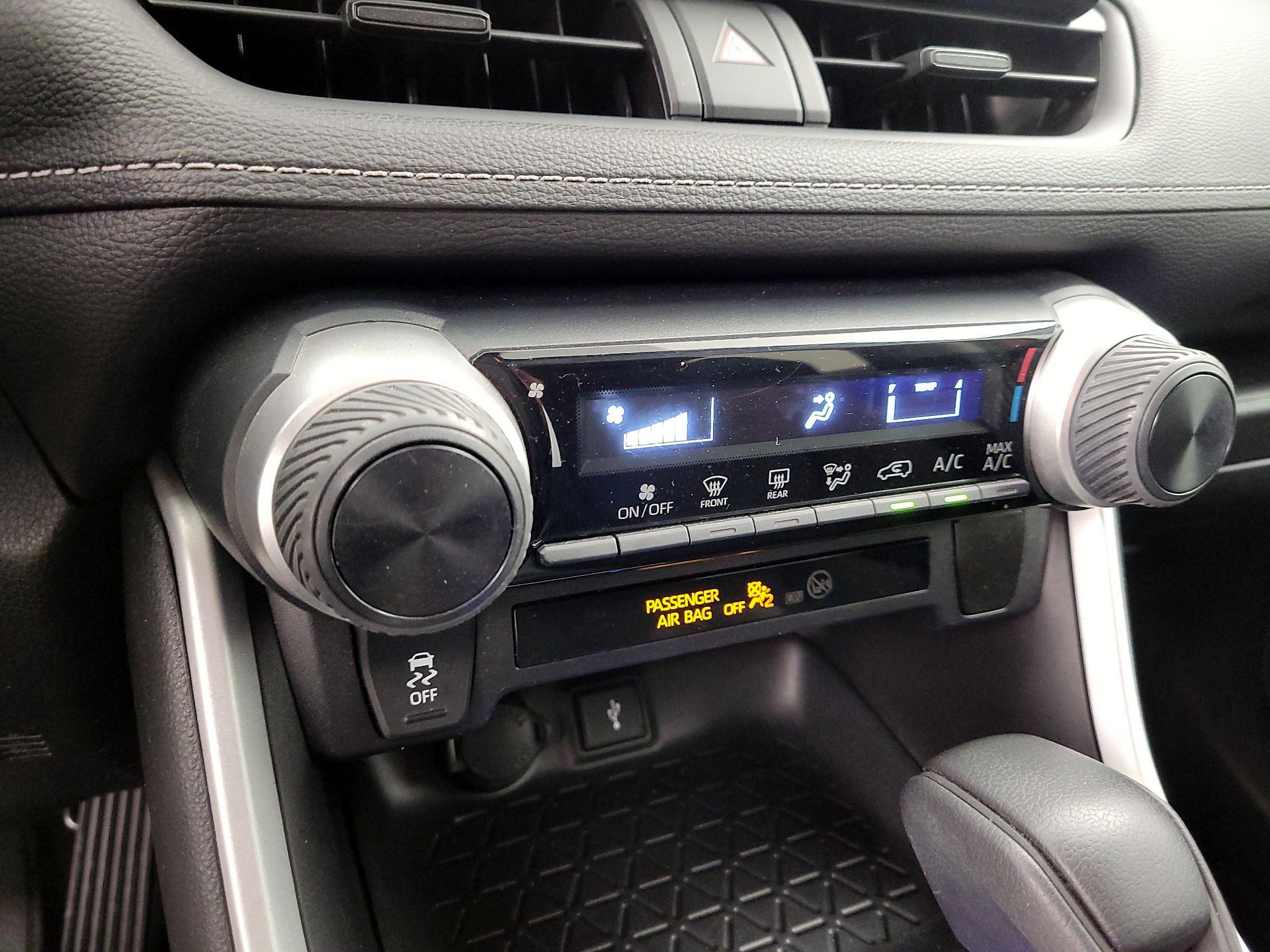 Thumbnail: 2021 Toyota RAV4 - 16