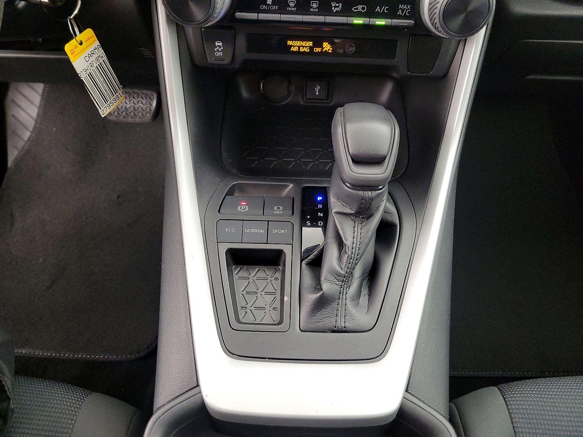 Thumbnail: 2021 Toyota RAV4 - 17