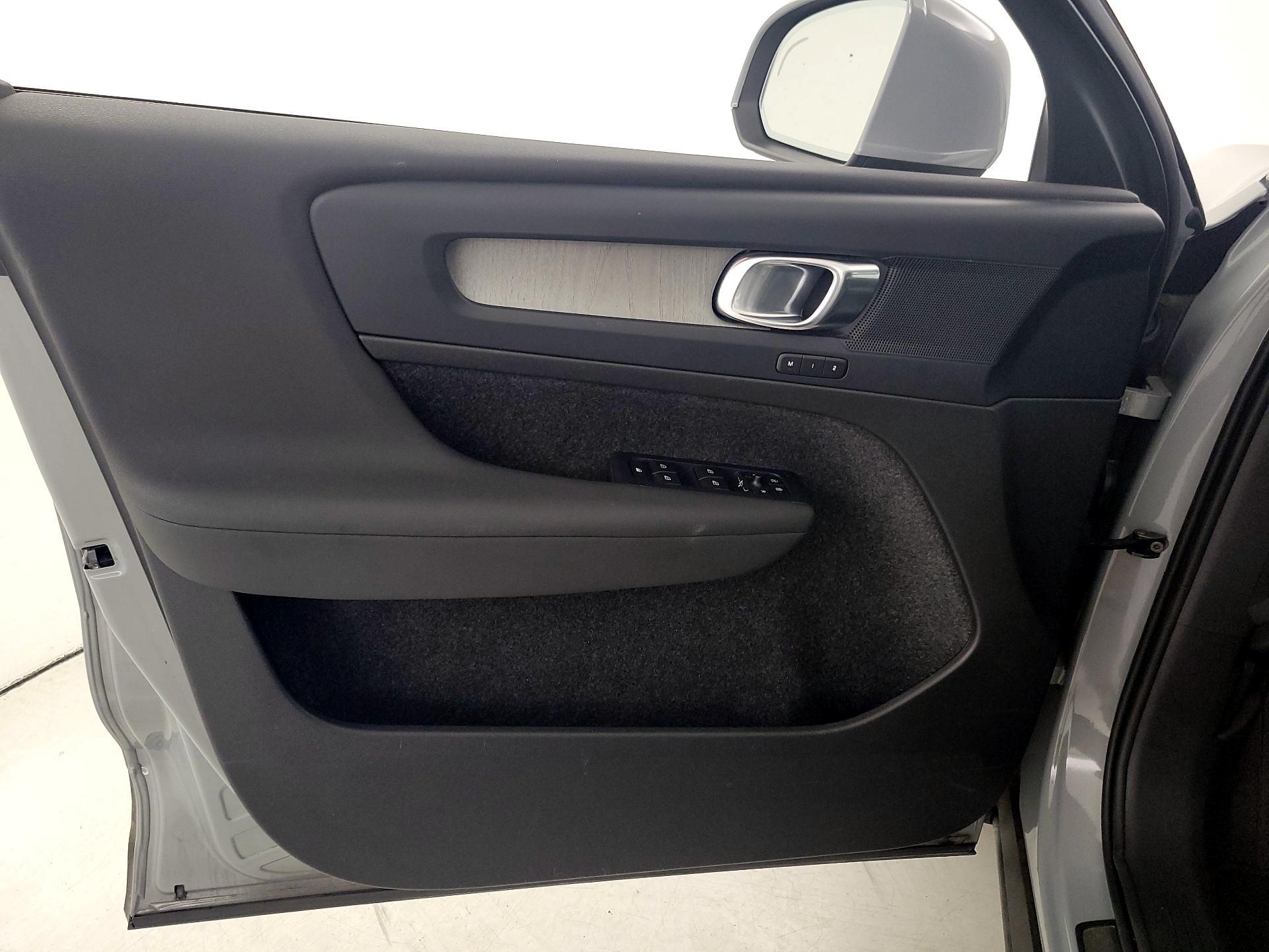 Thumbnail: 2024 Volvo XC40 - 12