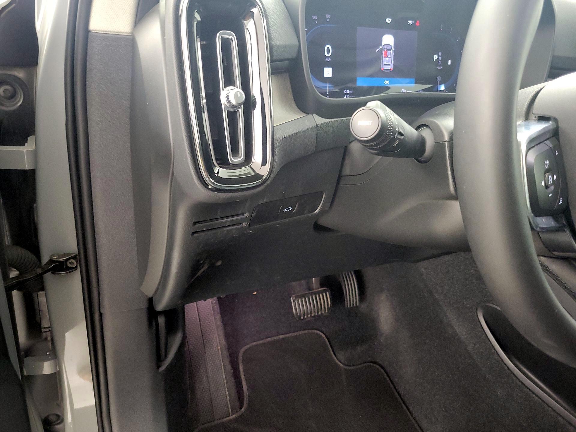 Thumbnail: 2024 Volvo XC40 - 13