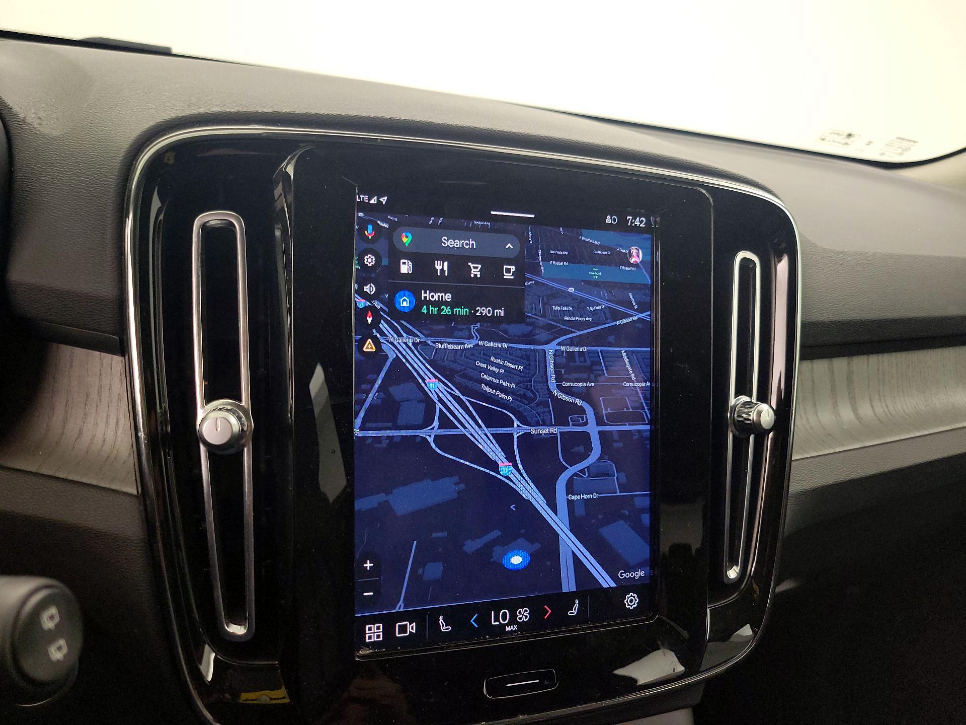 Thumbnail: 2024 Volvo XC40 - 14