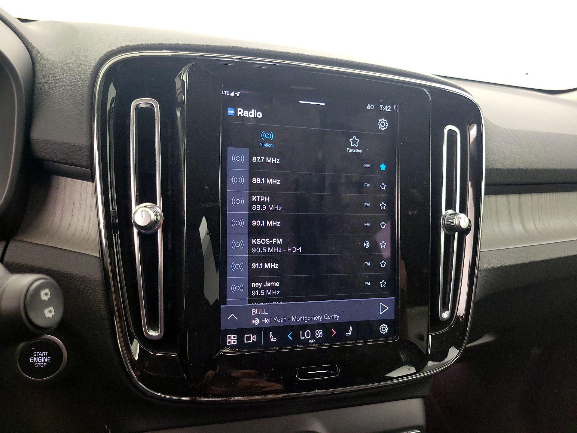 Thumbnail: 2024 Volvo XC40 - 16