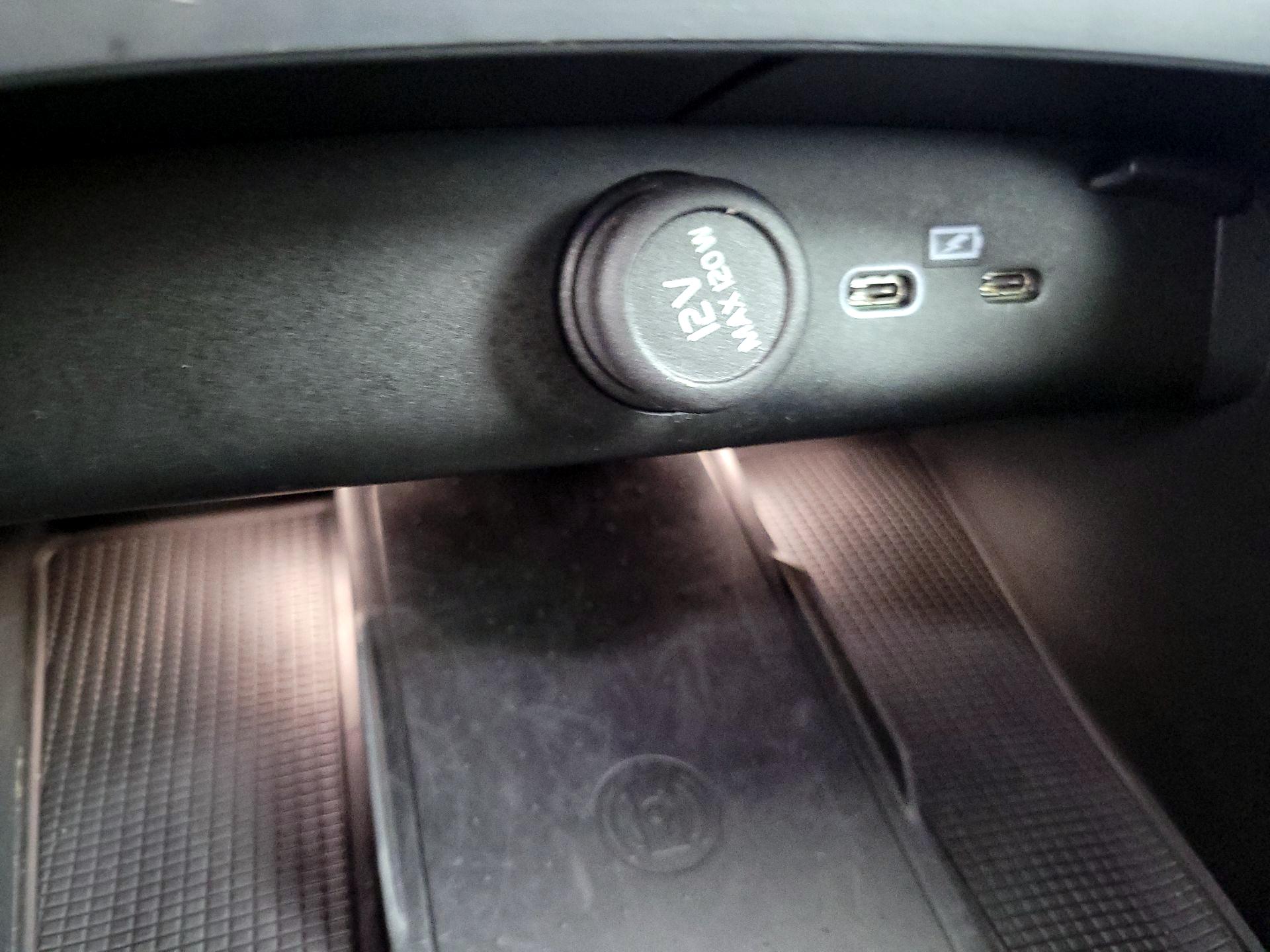 Thumbnail: 2024 Volvo XC40 - 19