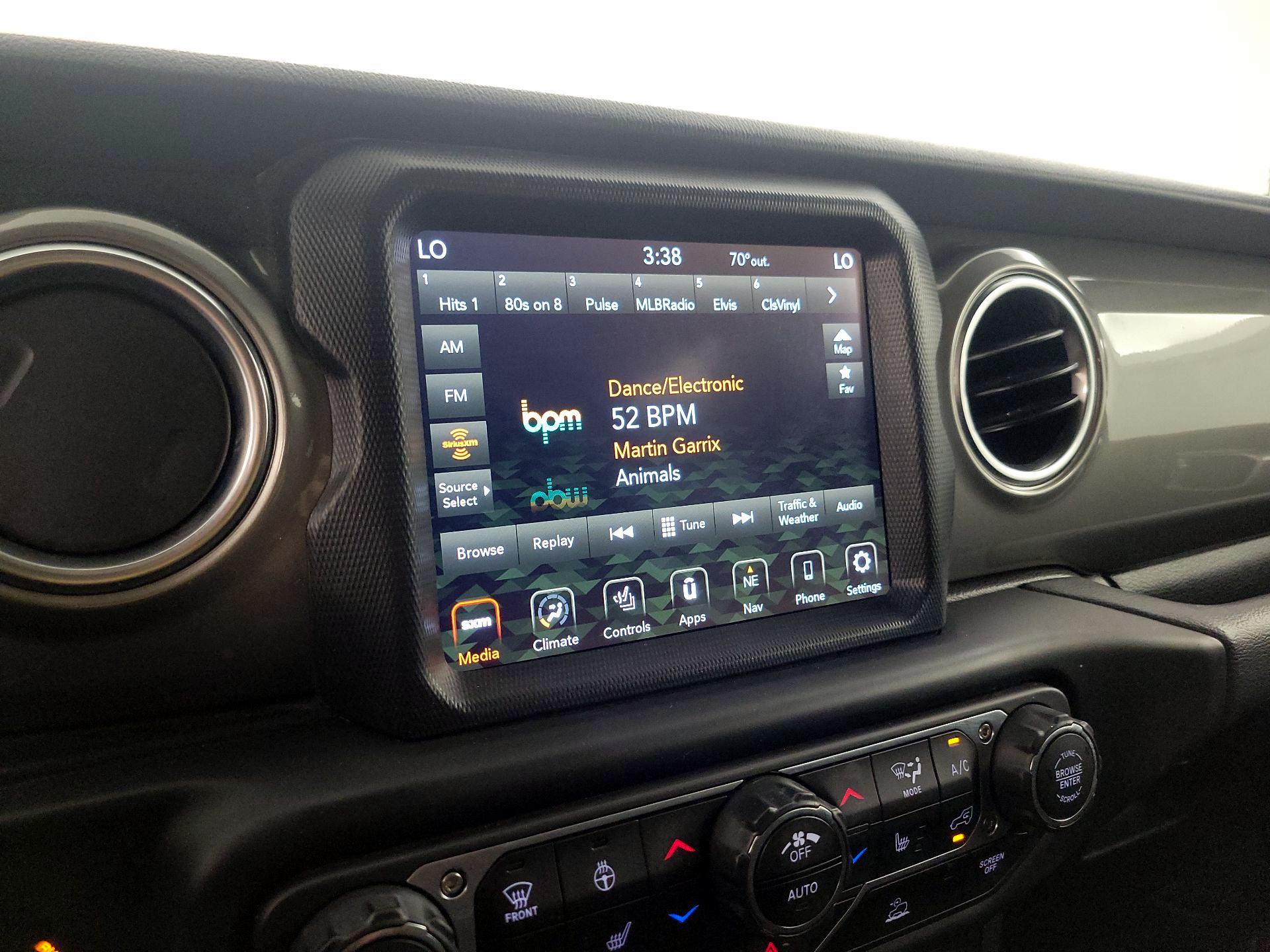 Thumbnail: 2022 Jeep Wrangler - 16