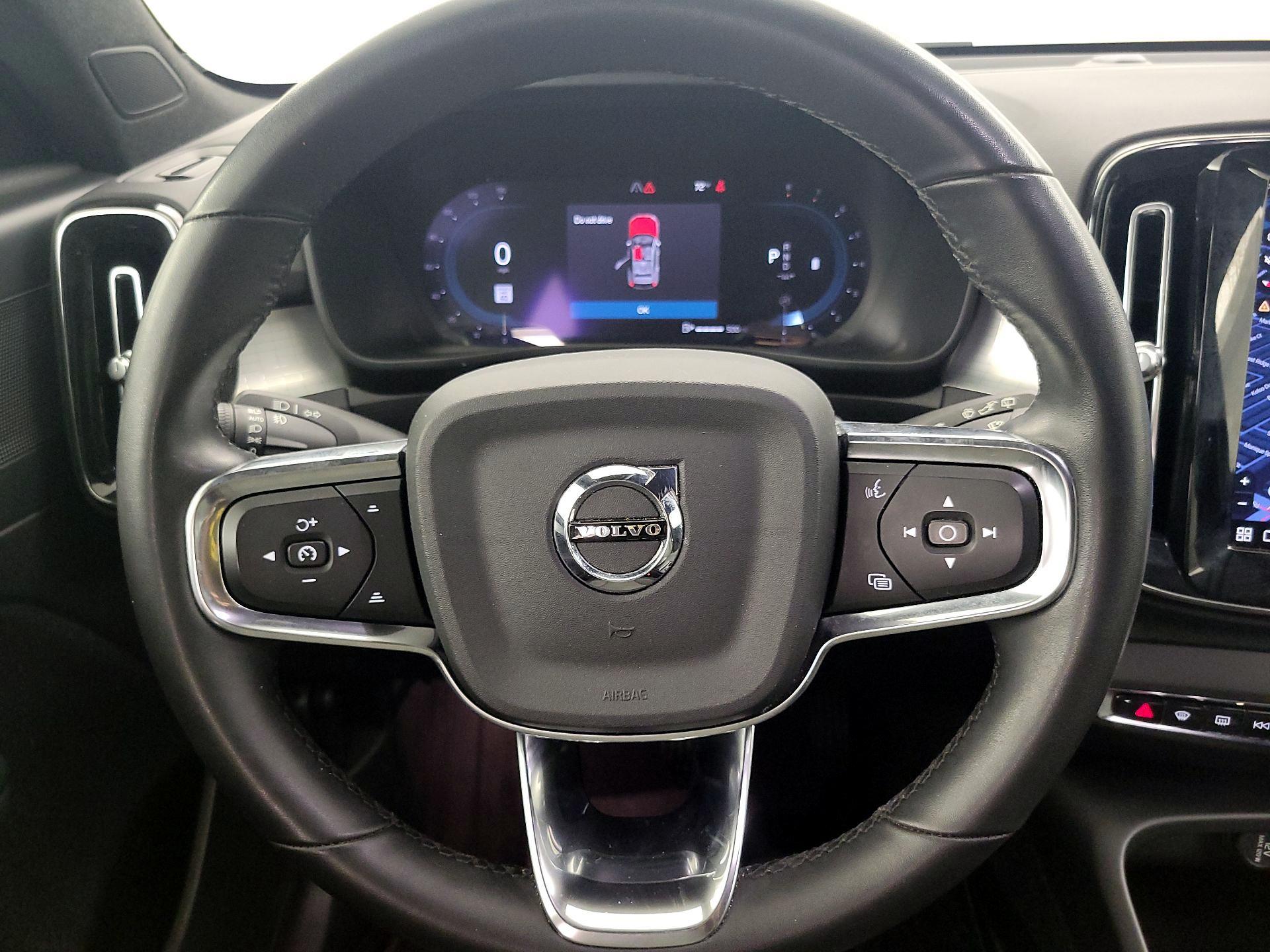 Thumbnail: 2023 Volvo XC40 - 10