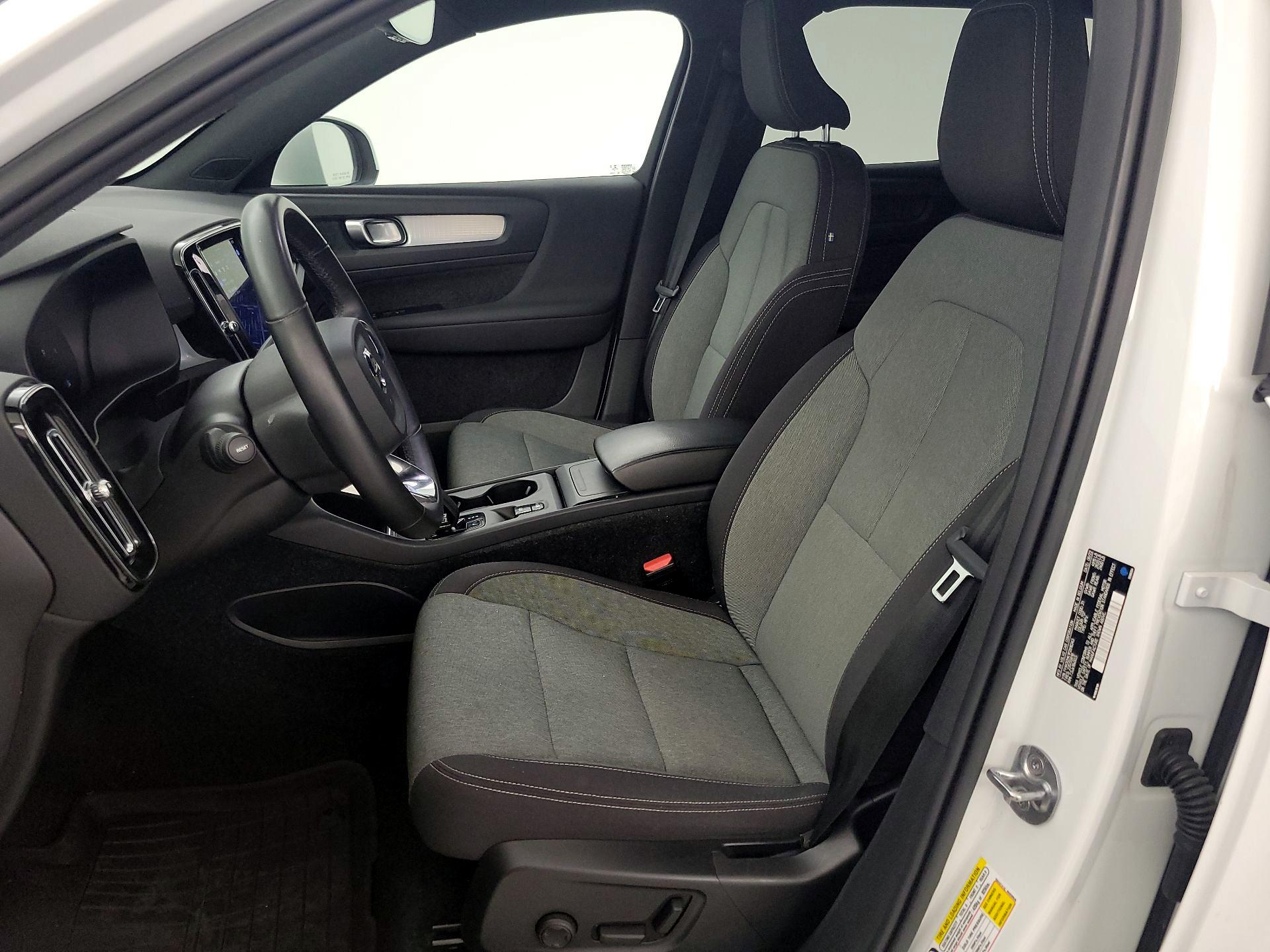 Thumbnail: 2023 Volvo XC40 - 11