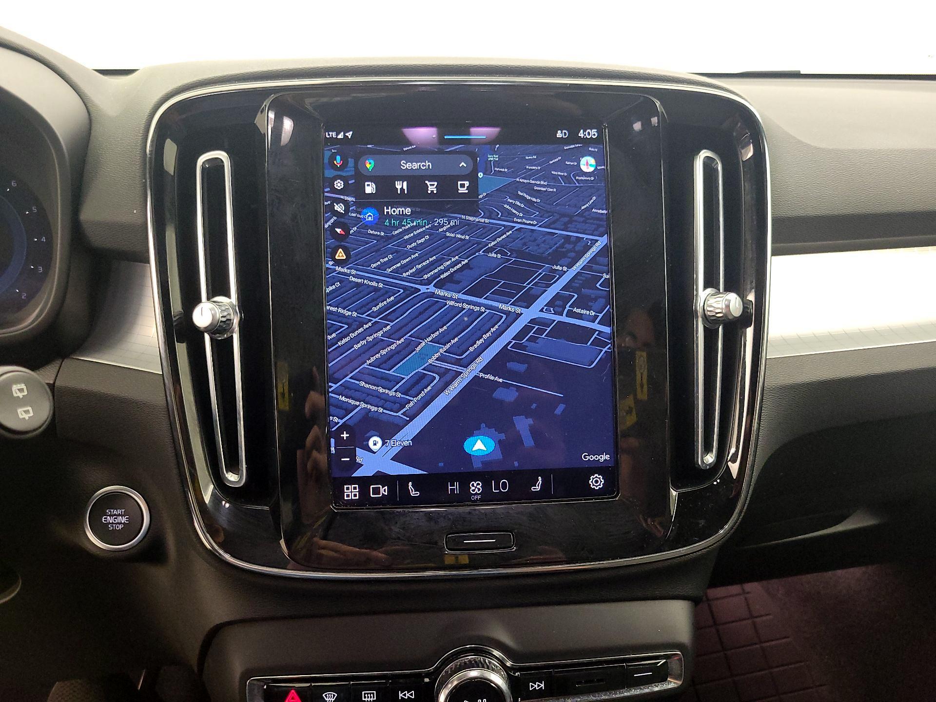 Thumbnail: 2023 Volvo XC40 - 14