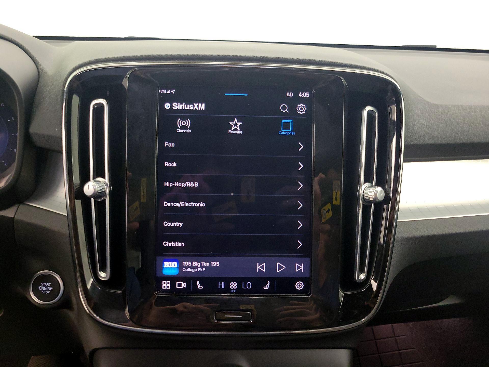 Thumbnail: 2023 Volvo XC40 - 16