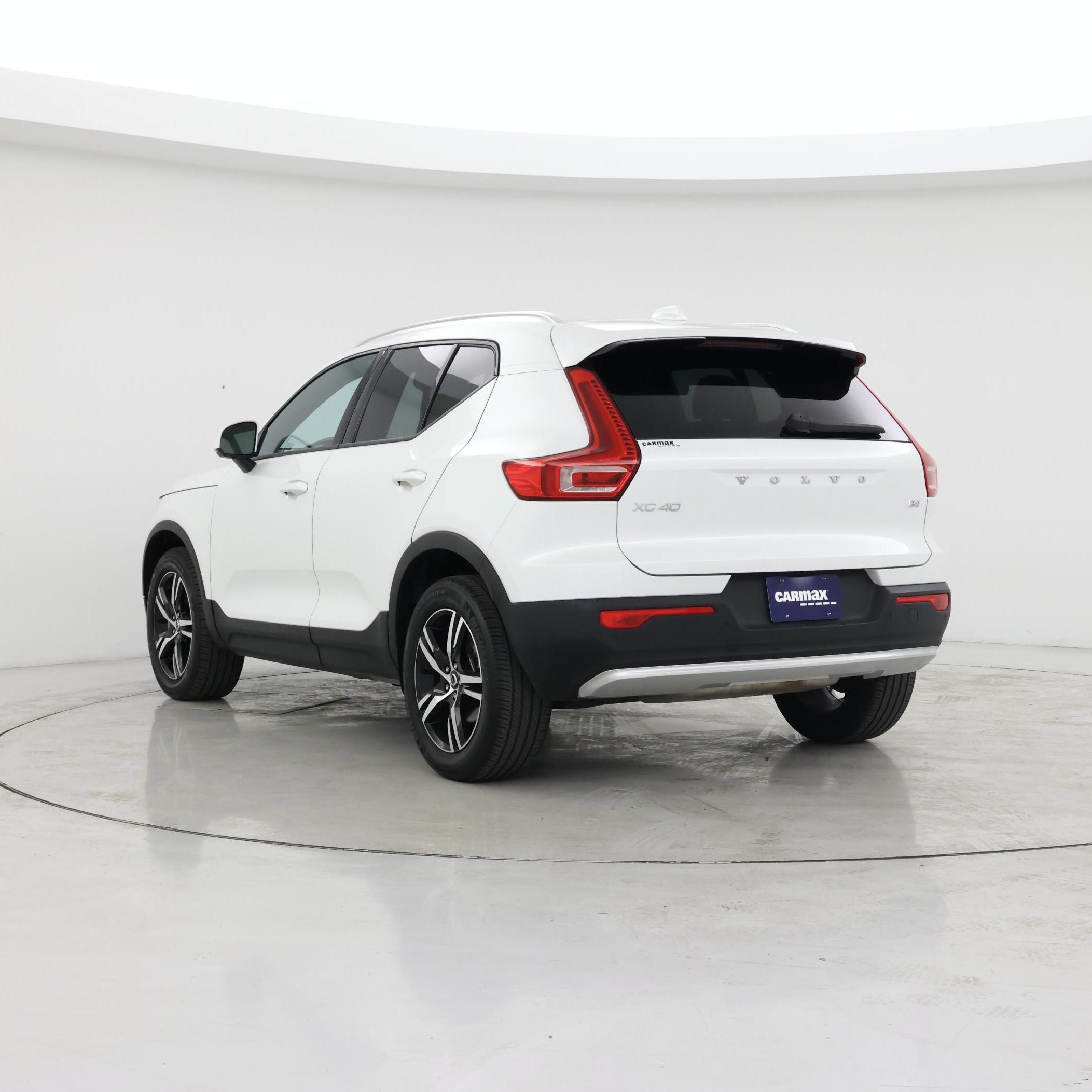 Thumbnail: 2023 Volvo XC40 - 2