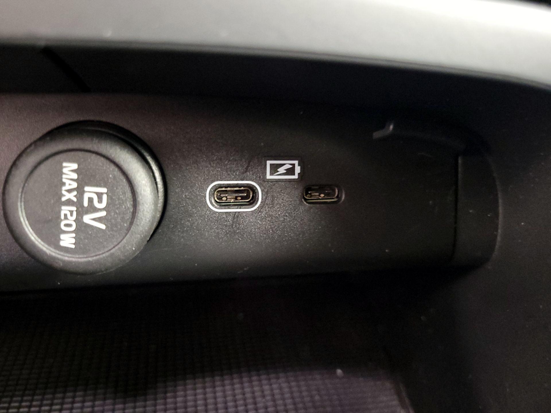 Thumbnail: 2023 Volvo XC40 - 19