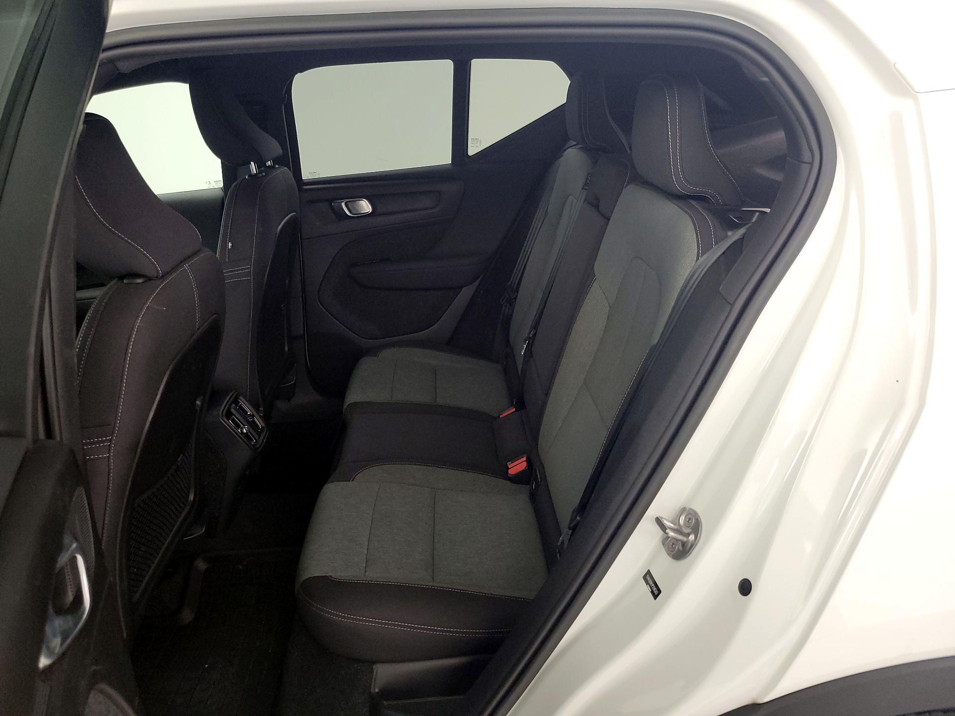 Thumbnail: 2023 Volvo XC40 - 20