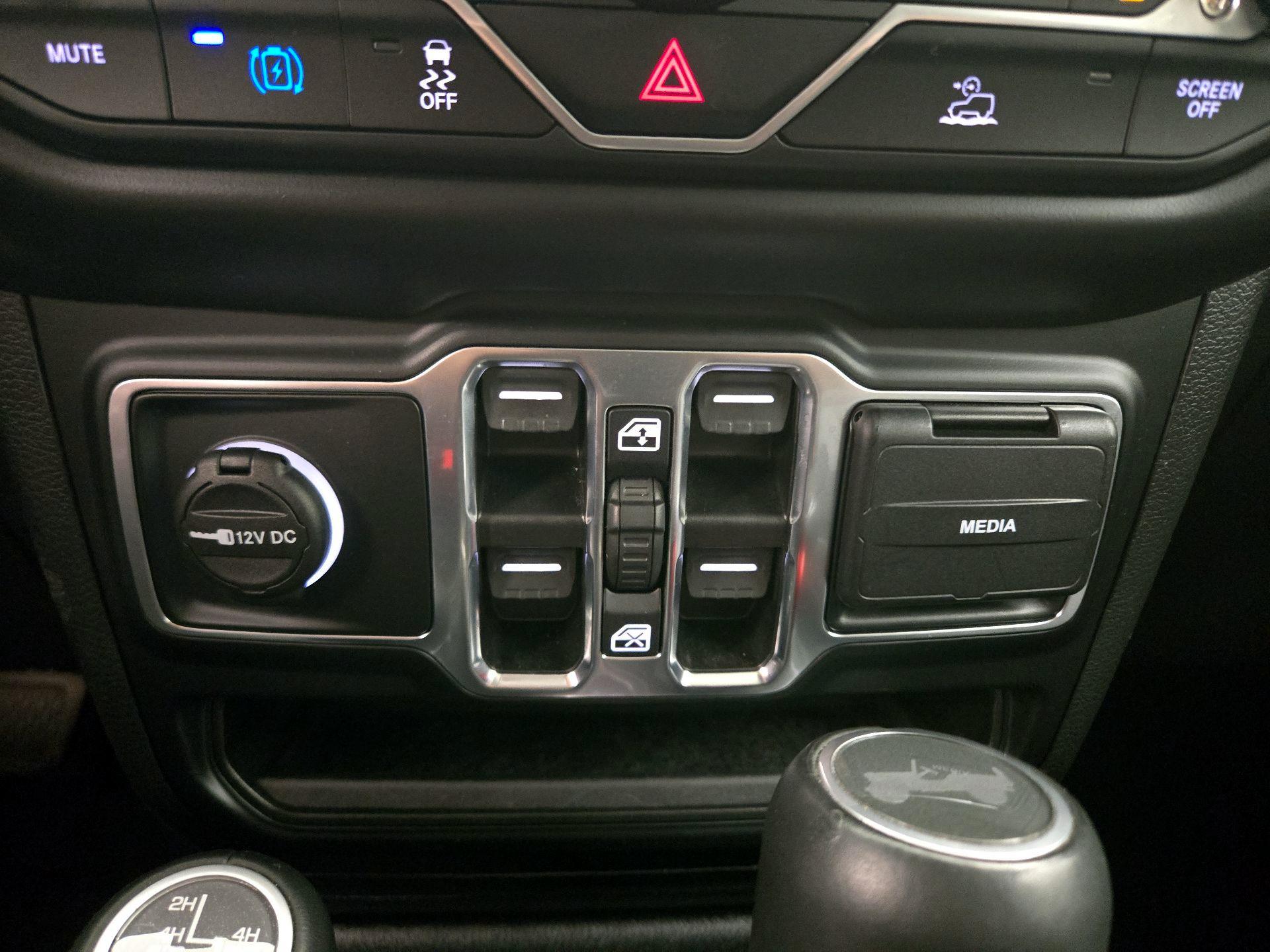 Thumbnail: 2022 Jeep Wrangler - 19