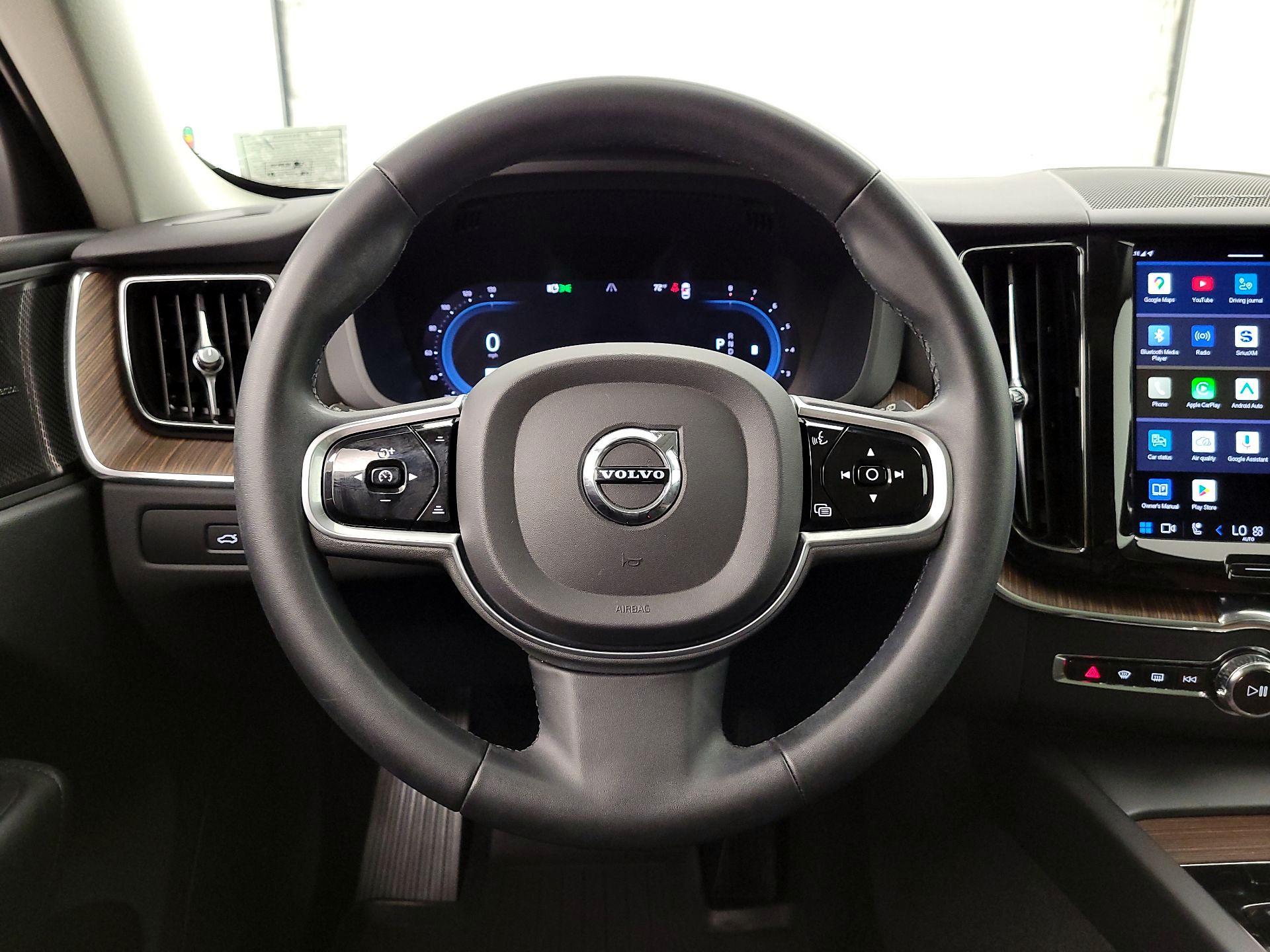 Thumbnail: 2023 Volvo XC60 - 10