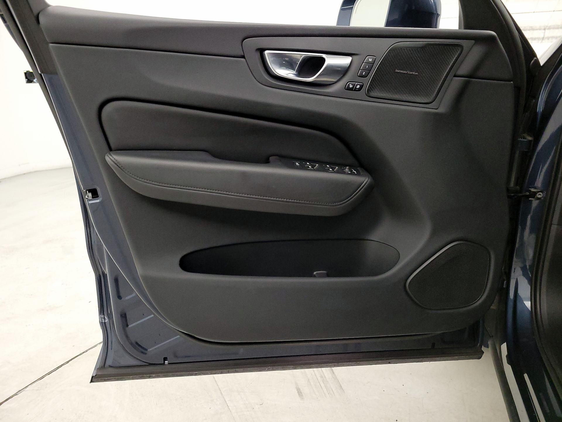 Thumbnail: 2023 Volvo XC60 - 12