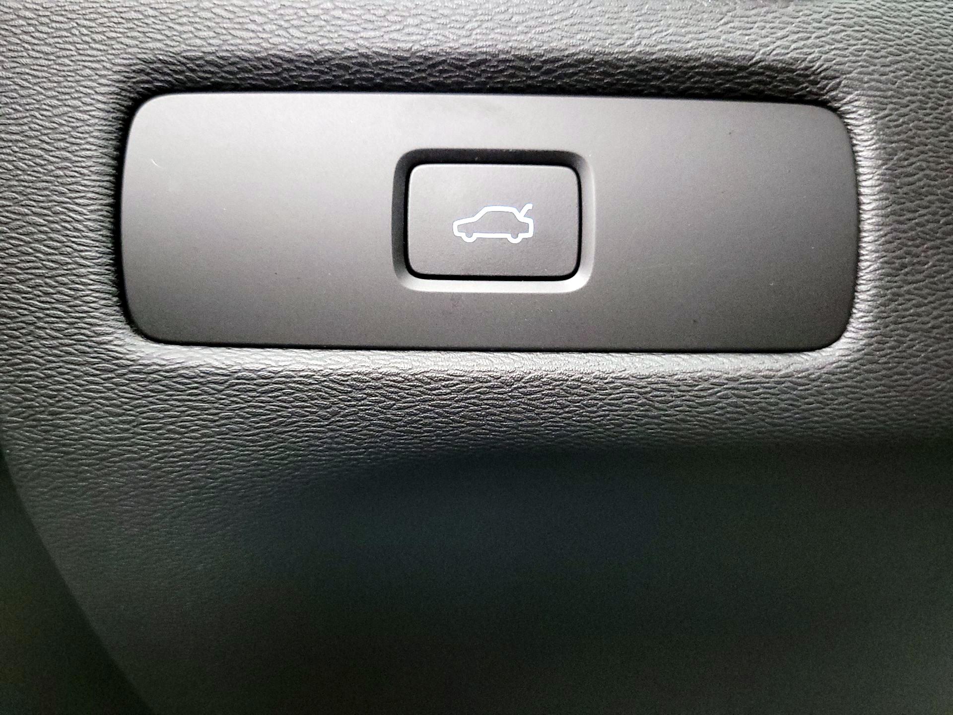 Thumbnail: 2023 Volvo XC60 - 13