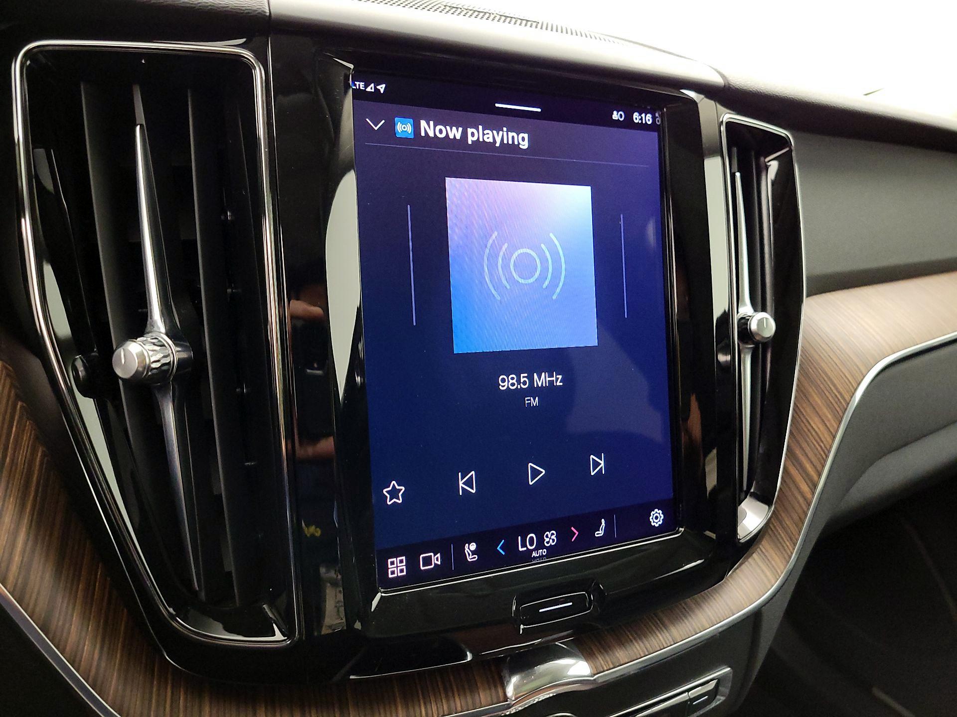 Thumbnail: 2023 Volvo XC60 - 16