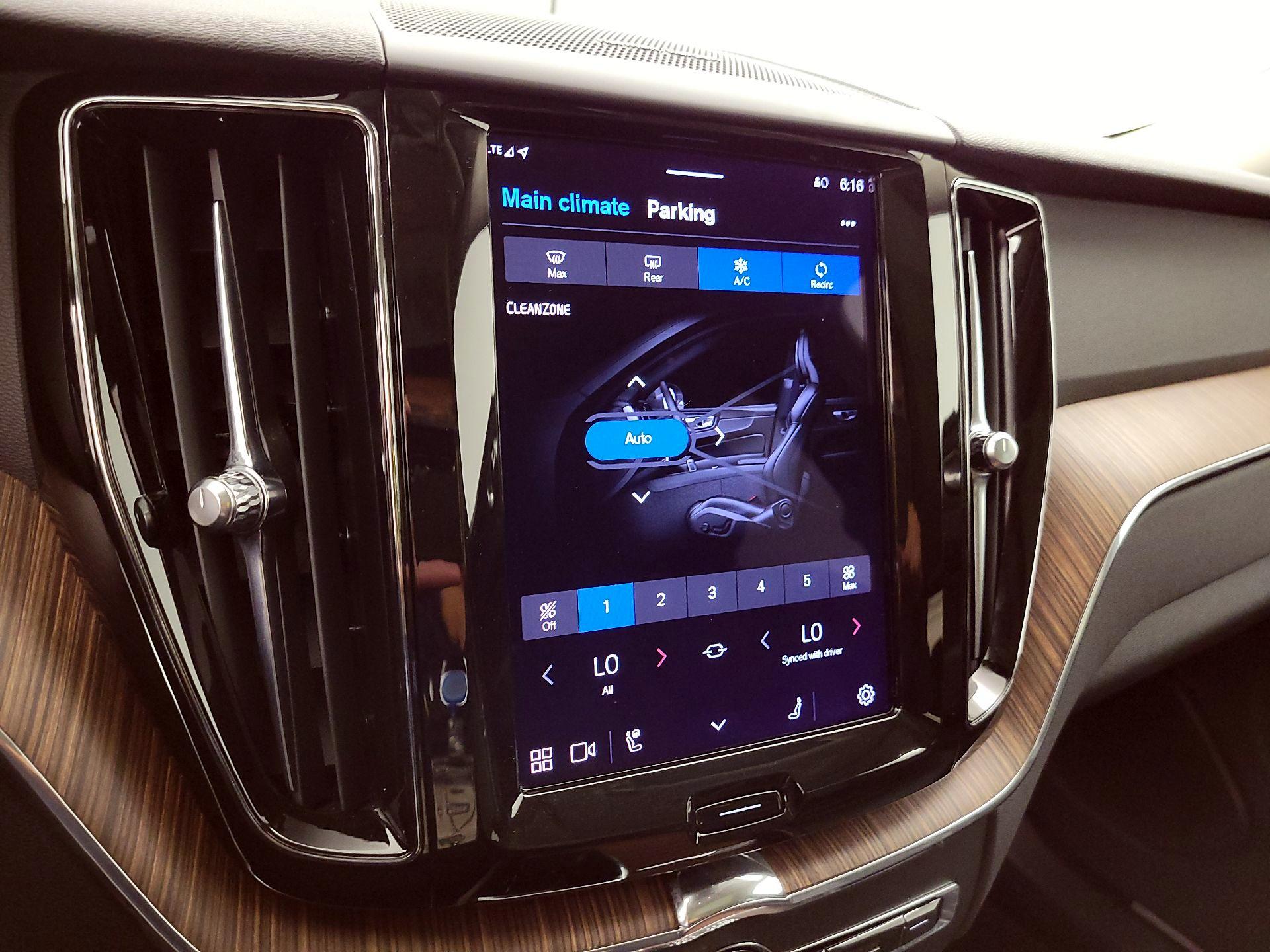 Thumbnail: 2023 Volvo XC60 - 17