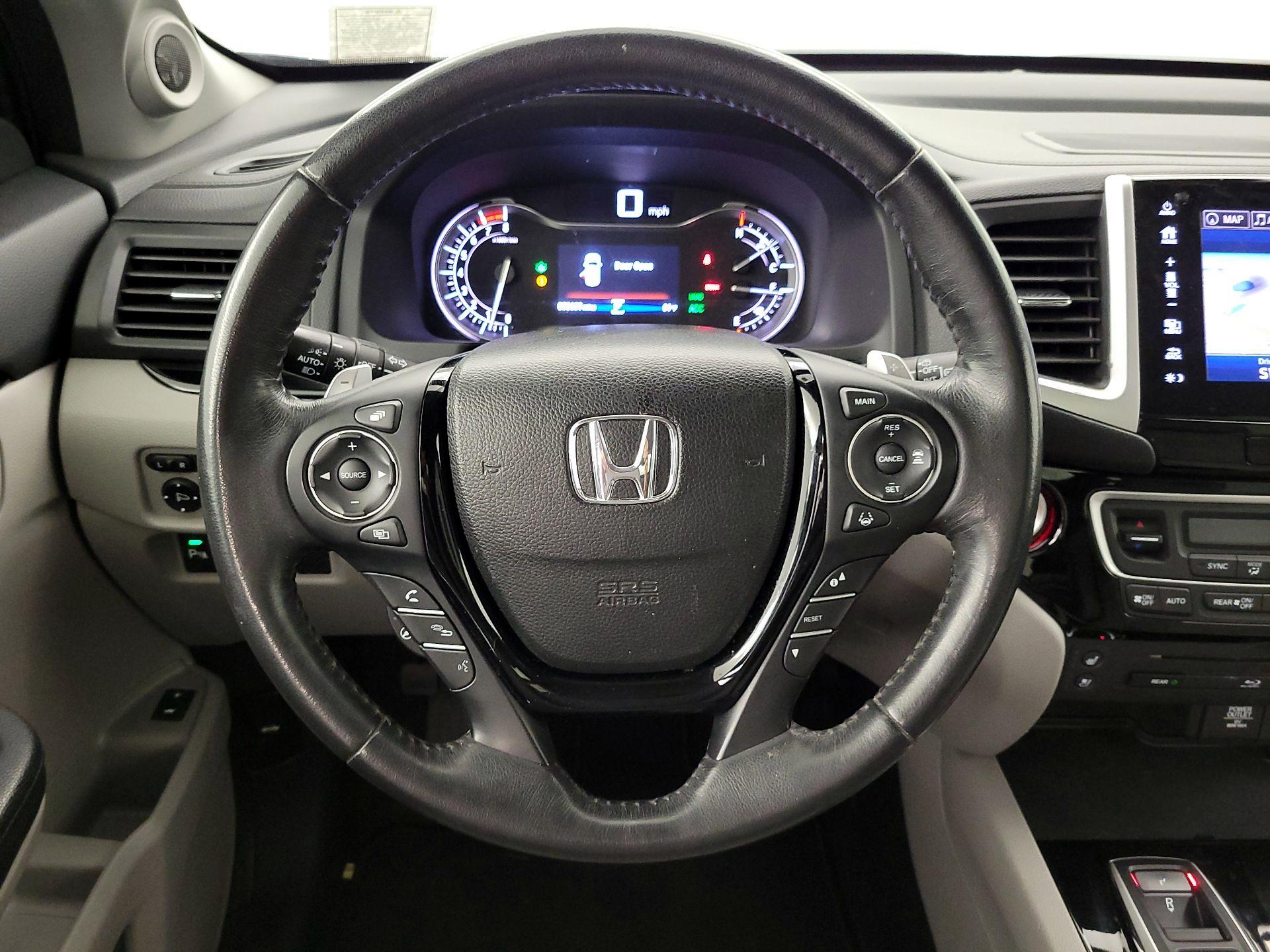 Thumbnail: 2017 Honda Pilot - 10