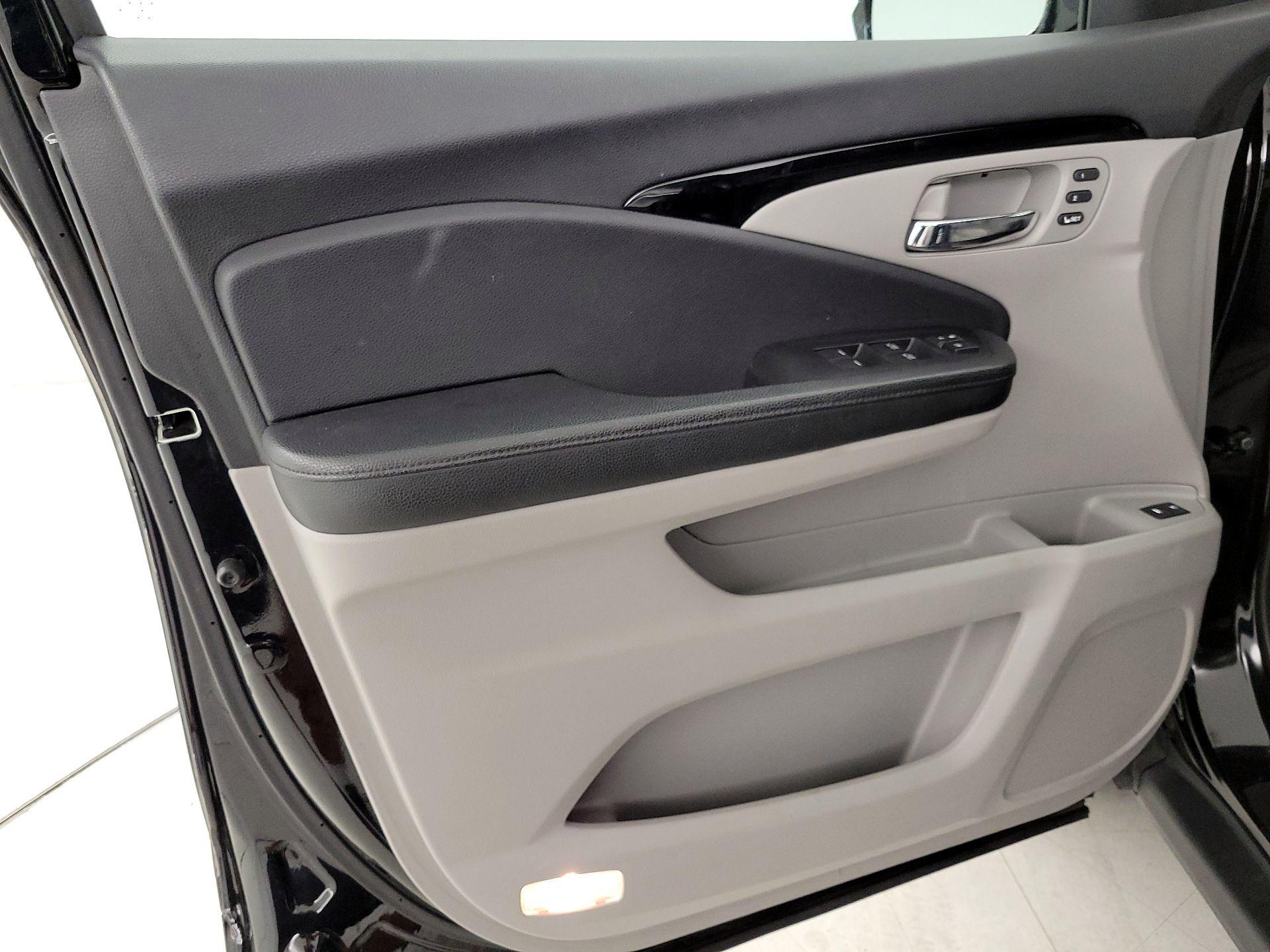 Thumbnail: 2017 Honda Pilot - 12