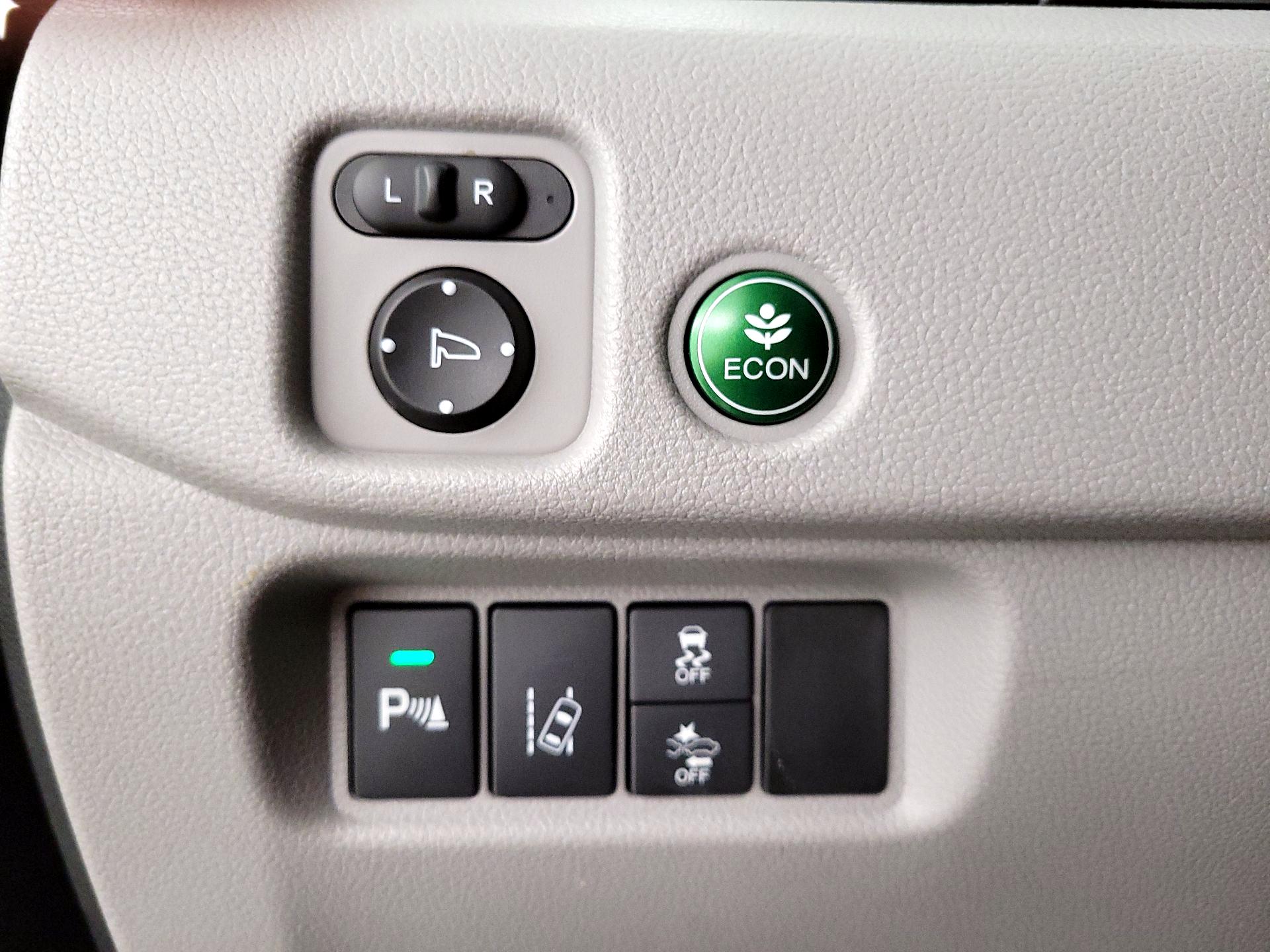 Thumbnail: 2017 Honda Pilot - 13