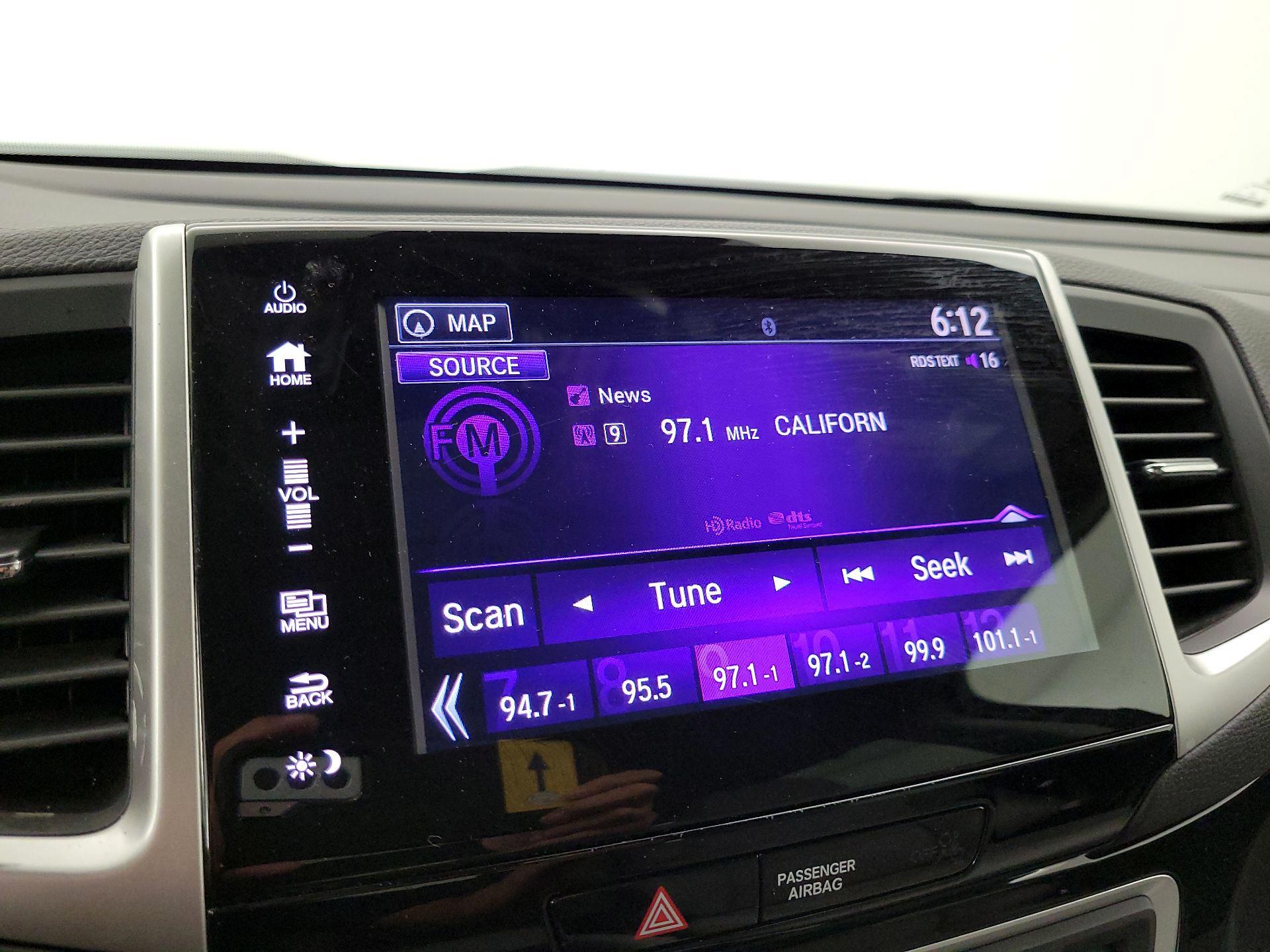 Thumbnail: 2017 Honda Pilot - 16