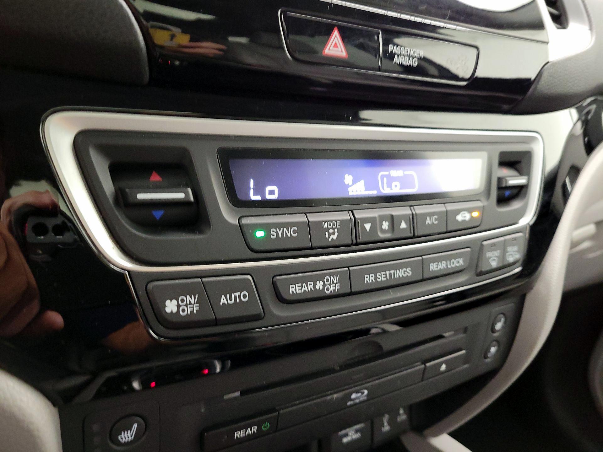 Thumbnail: 2017 Honda Pilot - 17