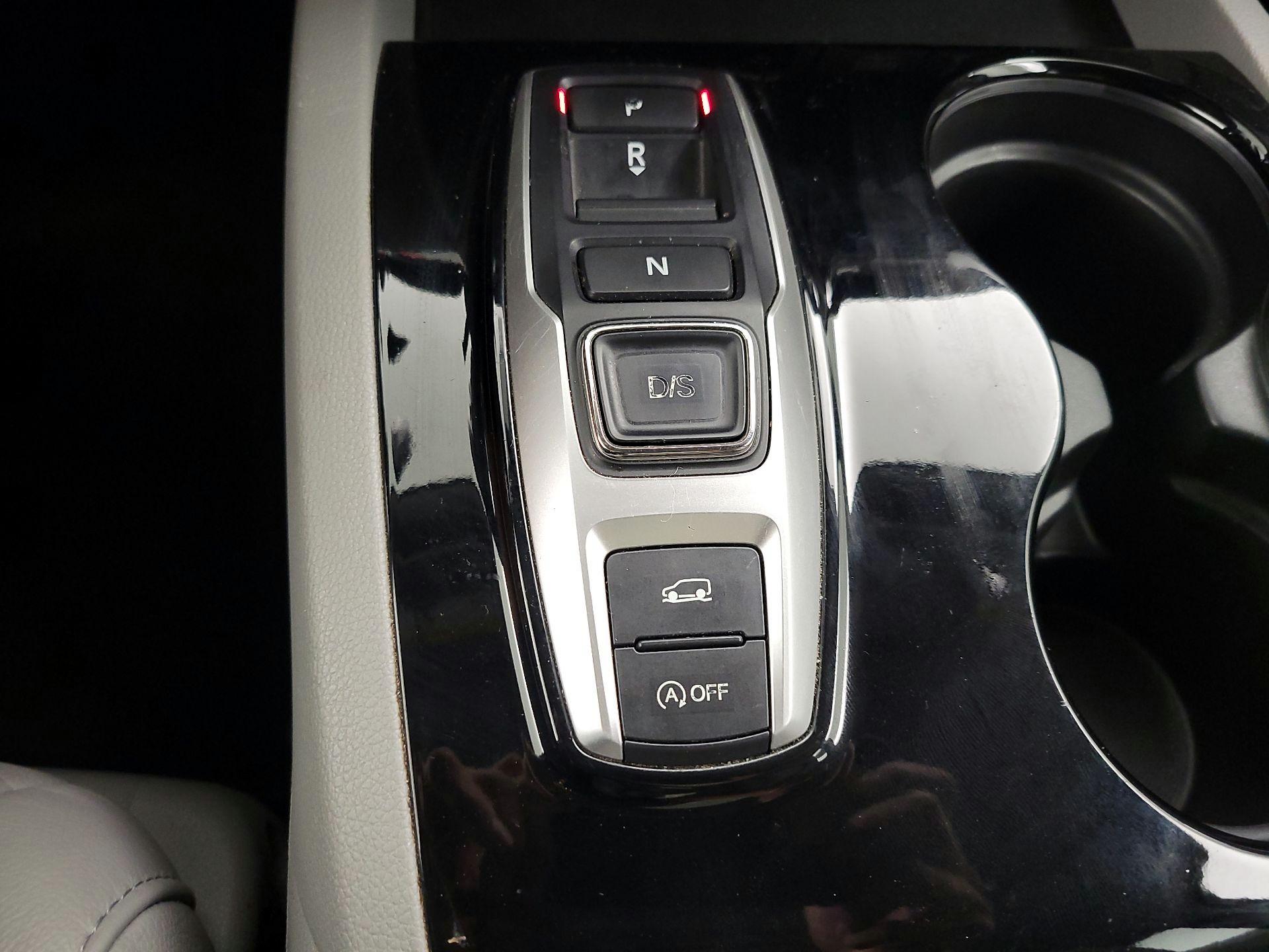 Thumbnail: 2017 Honda Pilot - 18