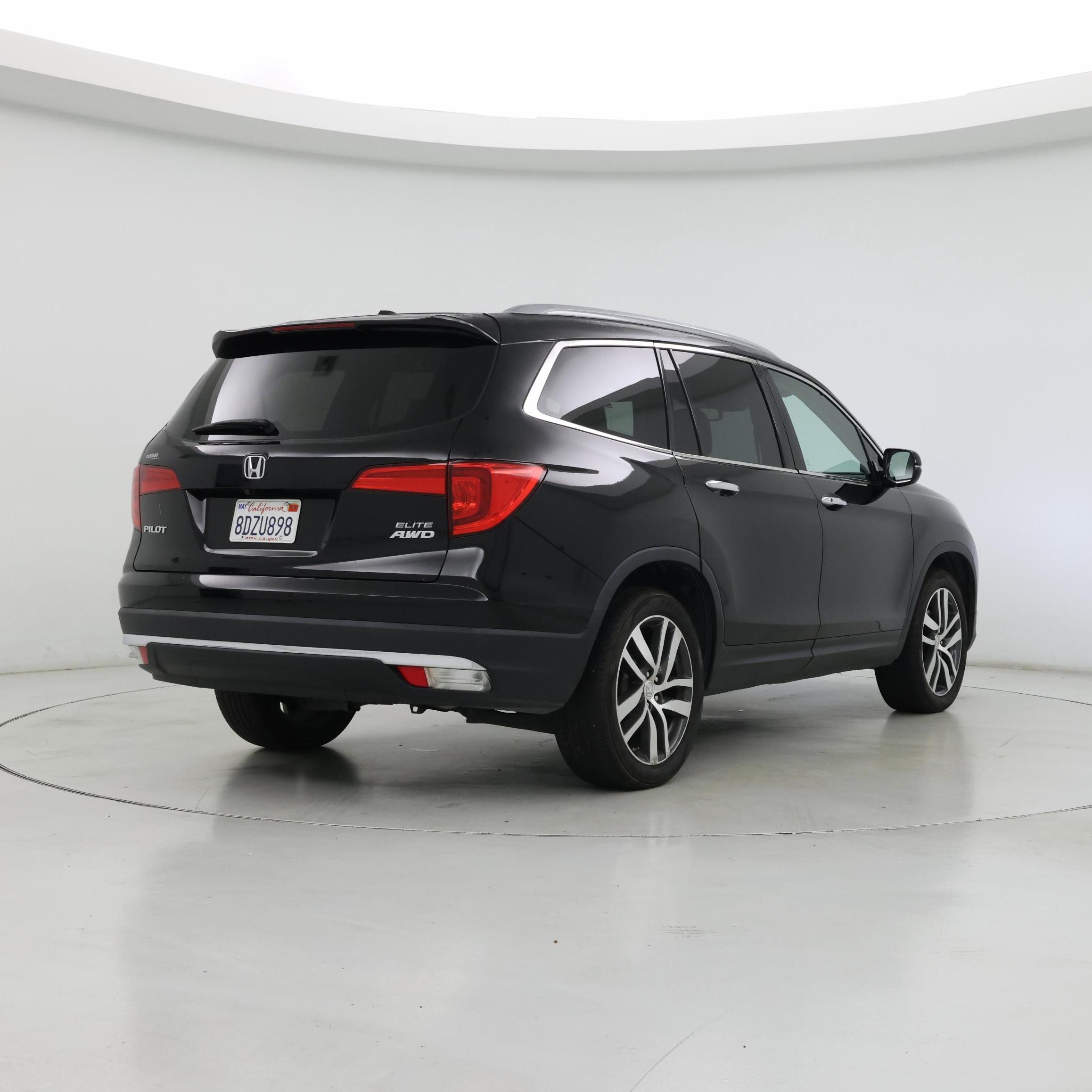 Thumbnail: 2017 Honda Pilot - 8