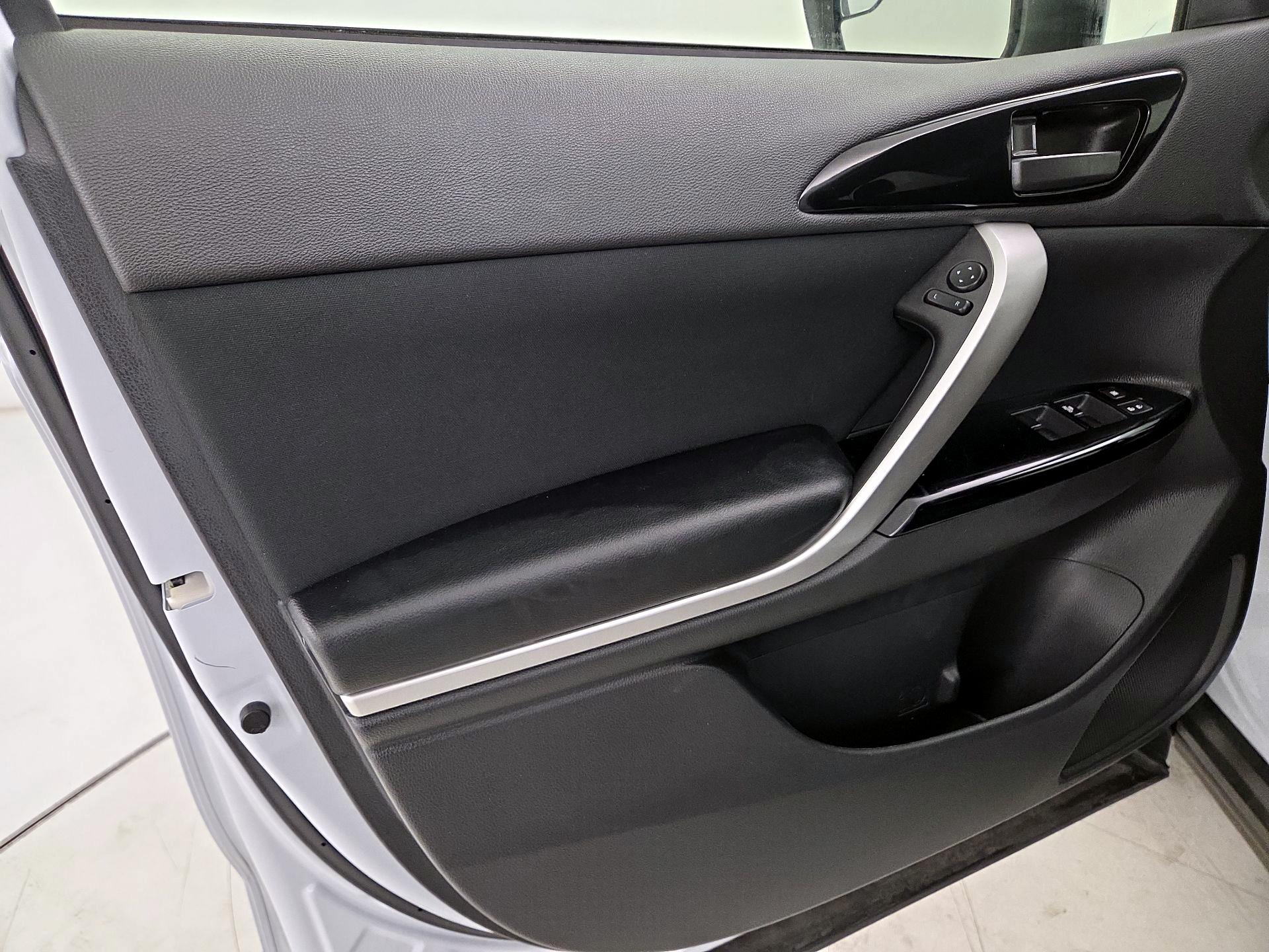 Thumbnail: 2022 Mitsubishi Eclipse Cross - 12