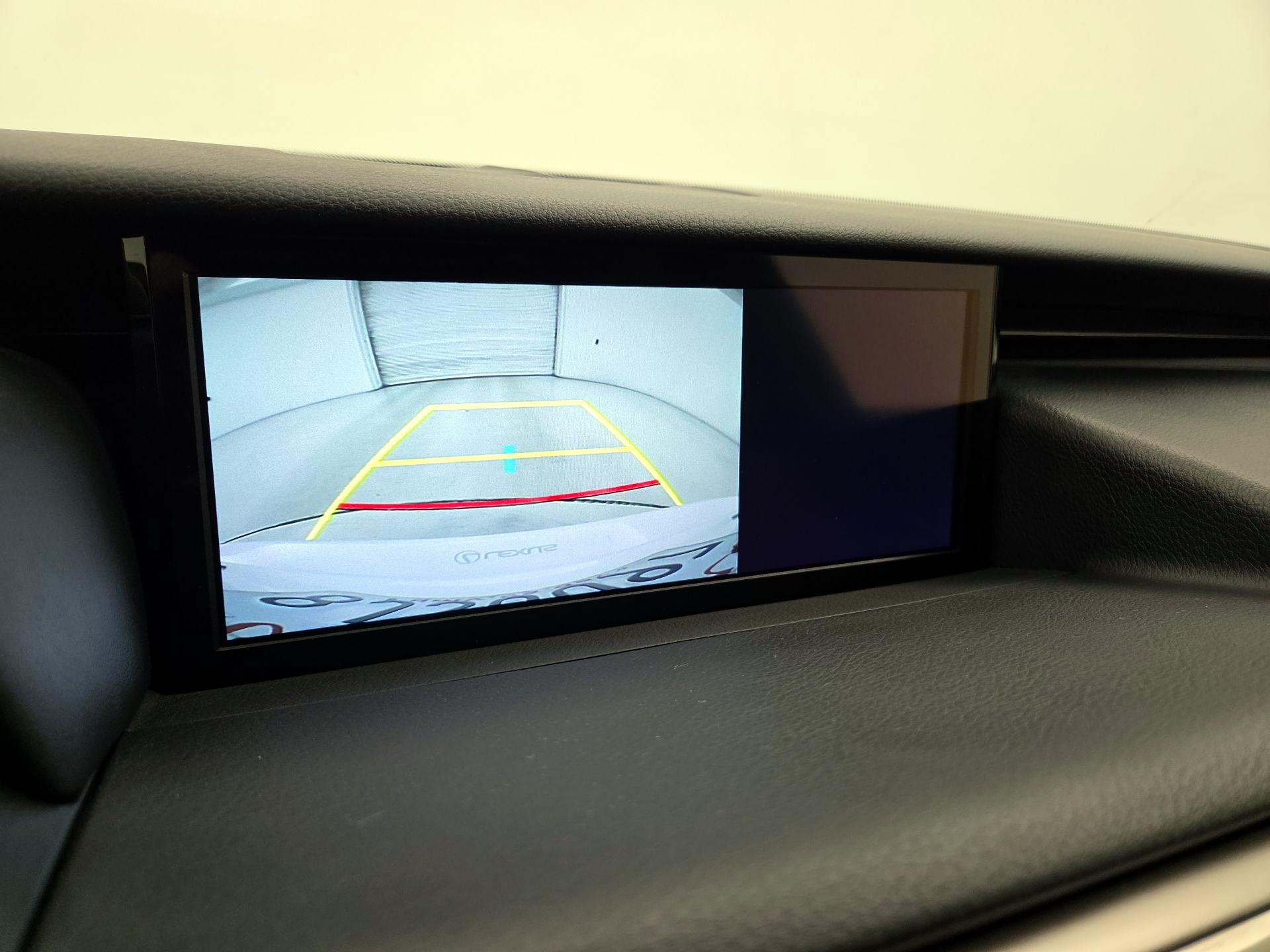 Thumbnail: 2019 Lexus IS - 15