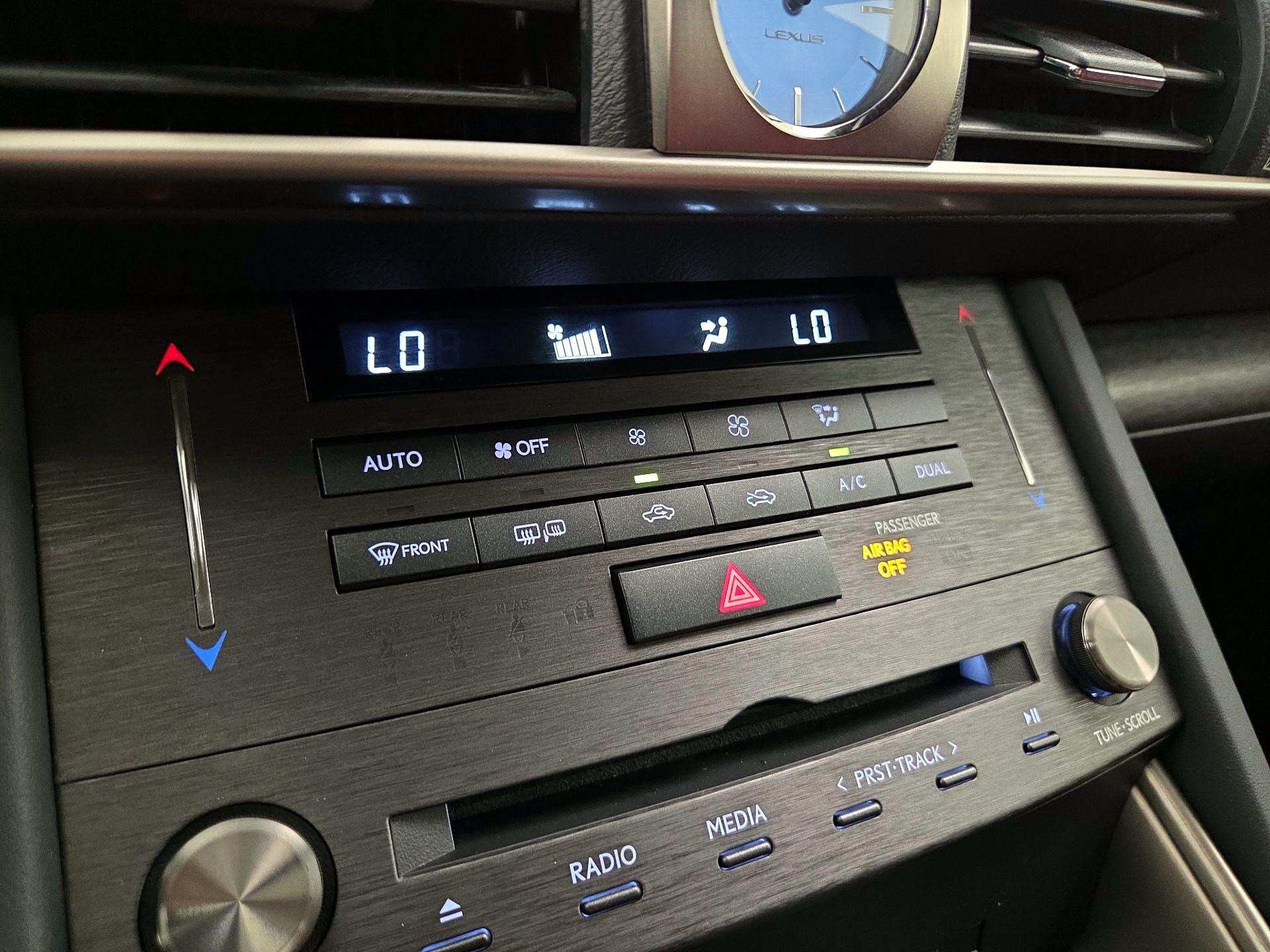 Thumbnail: 2019 Lexus IS - 17